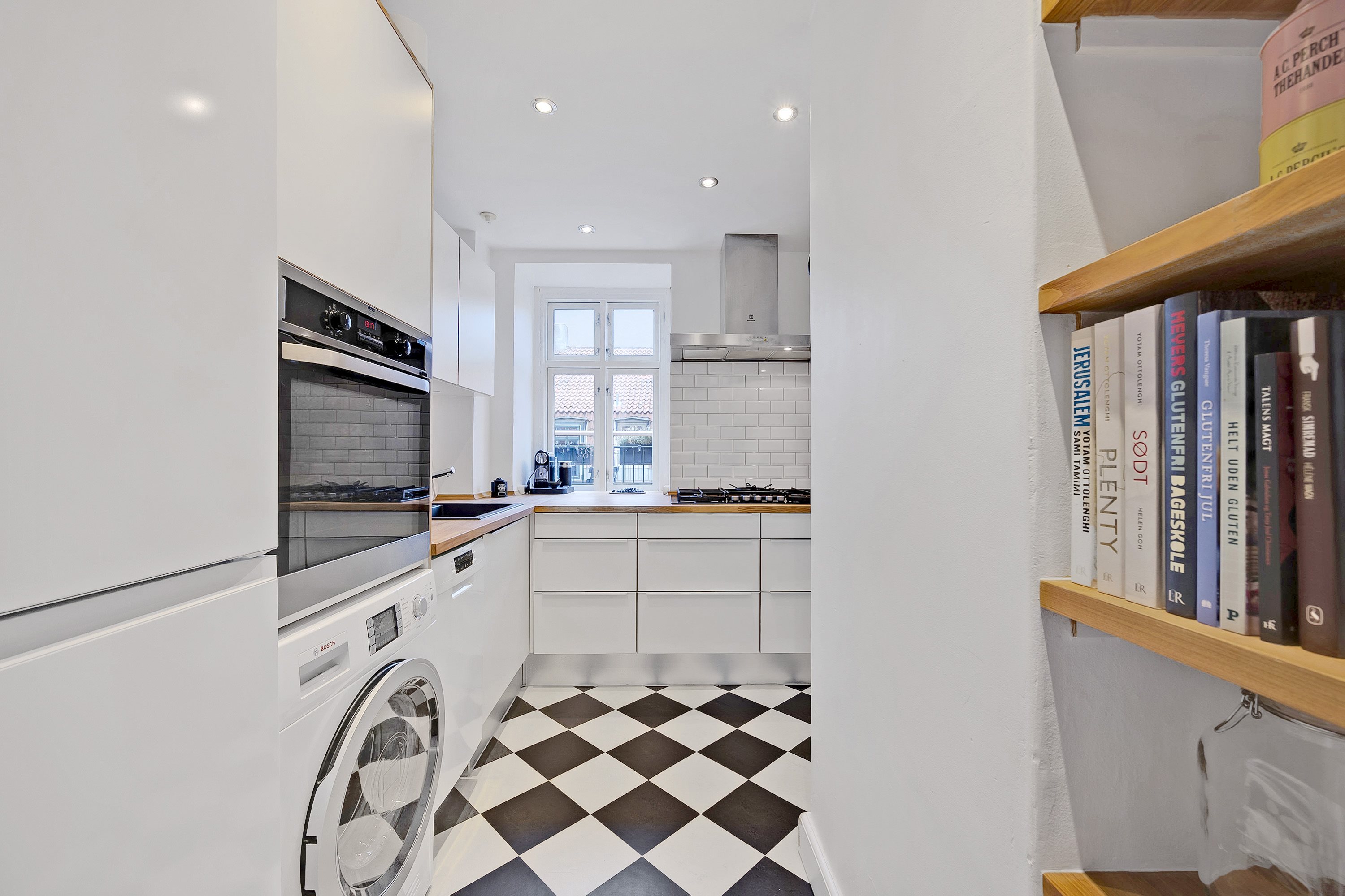 Fremhævet køkken billede i fuldskærmstilstand. Billede af Otto Mallings Gade 2, 4. tv., 2100 København Ø