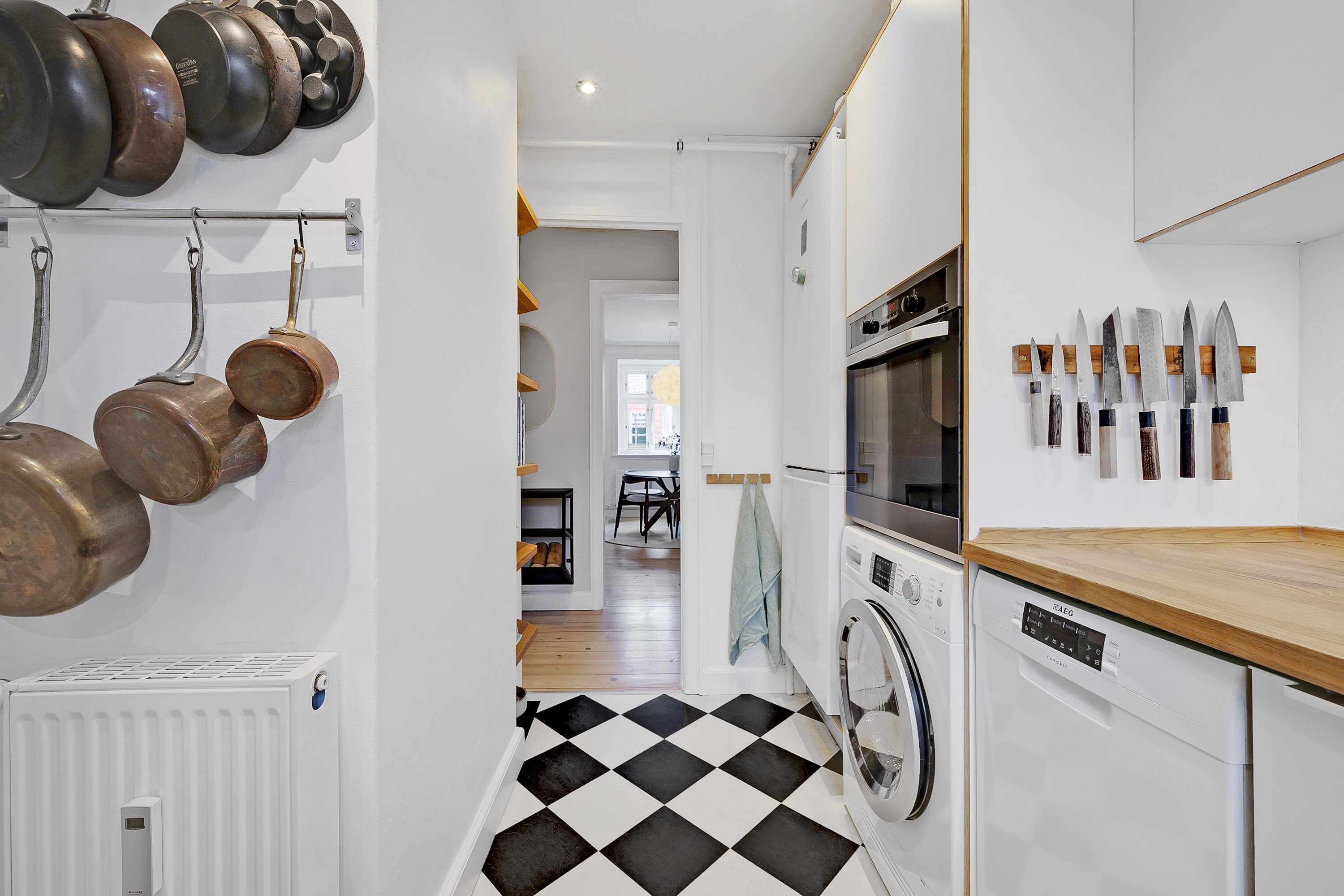 Fremhævet køkken billede i fuldskærmstilstand. Billede af Otto Mallings Gade 2, 4. tv., 2100 København Ø