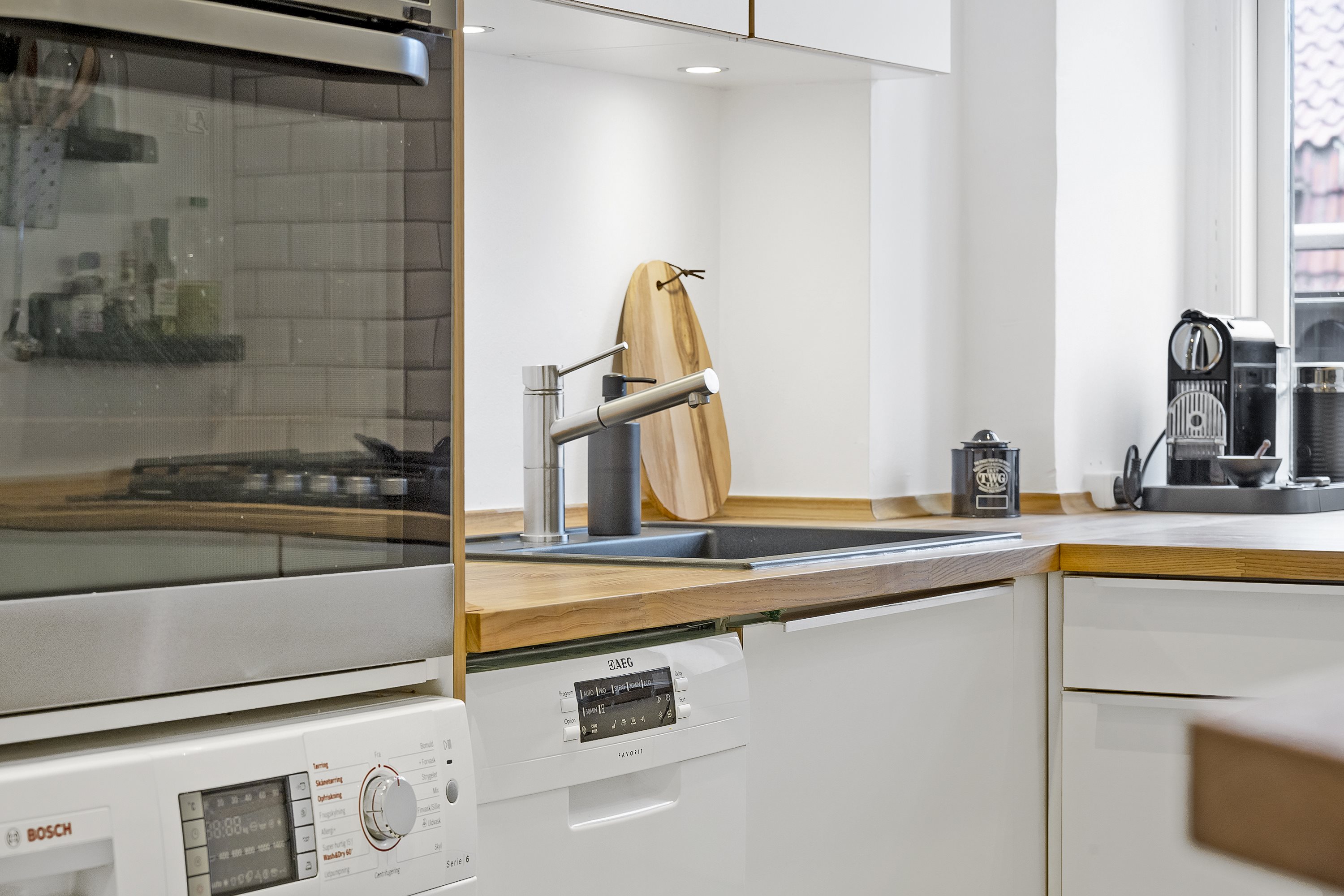 Fremhævet køkken billede i fuldskærmstilstand. Billede af Otto Mallings Gade 2, 4. tv., 2100 København Ø