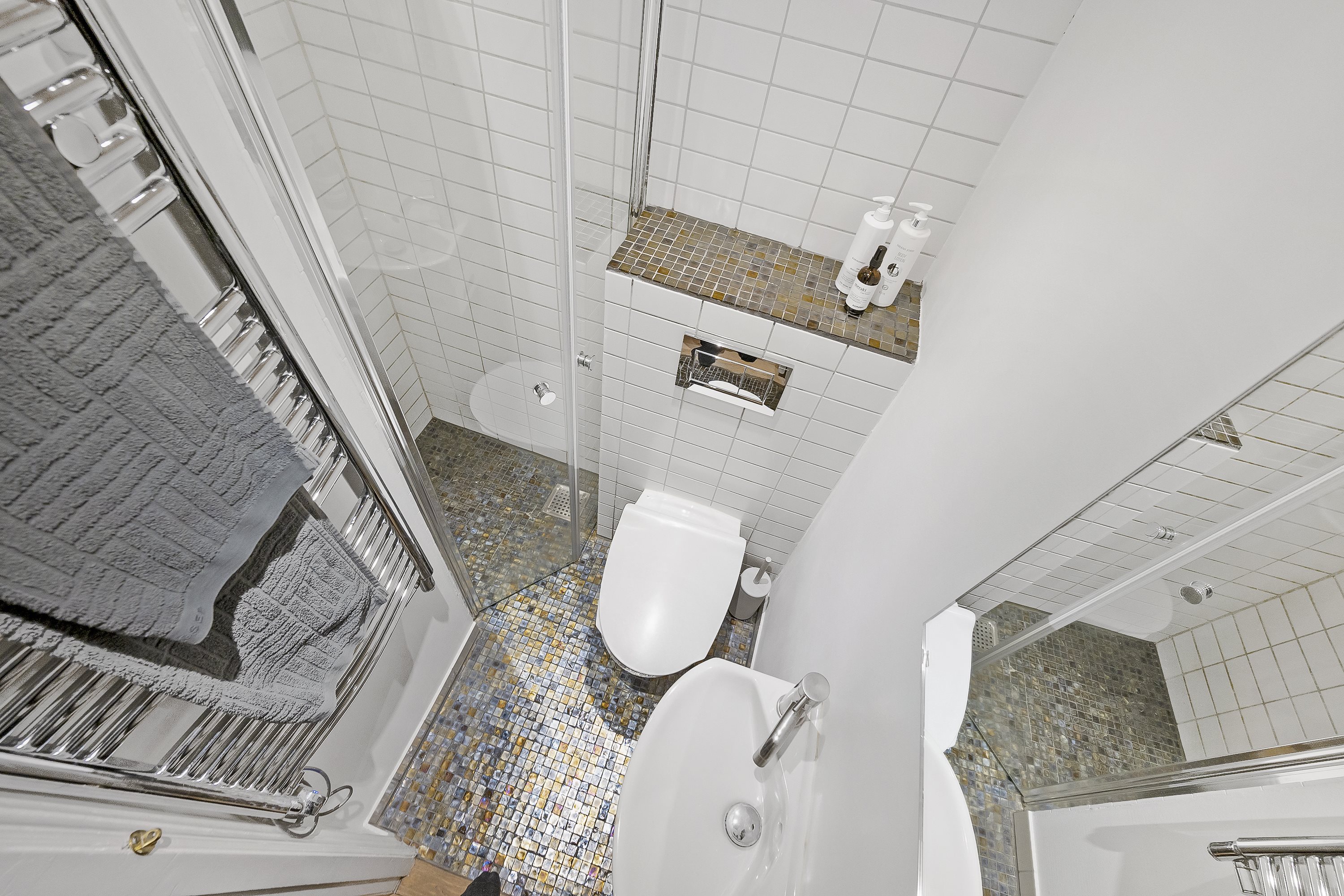 Fremhævet badeværelse billede i fuldskærmstilstand. Billede af Otto Mallings Gade 2, 4. tv., 2100 København Ø