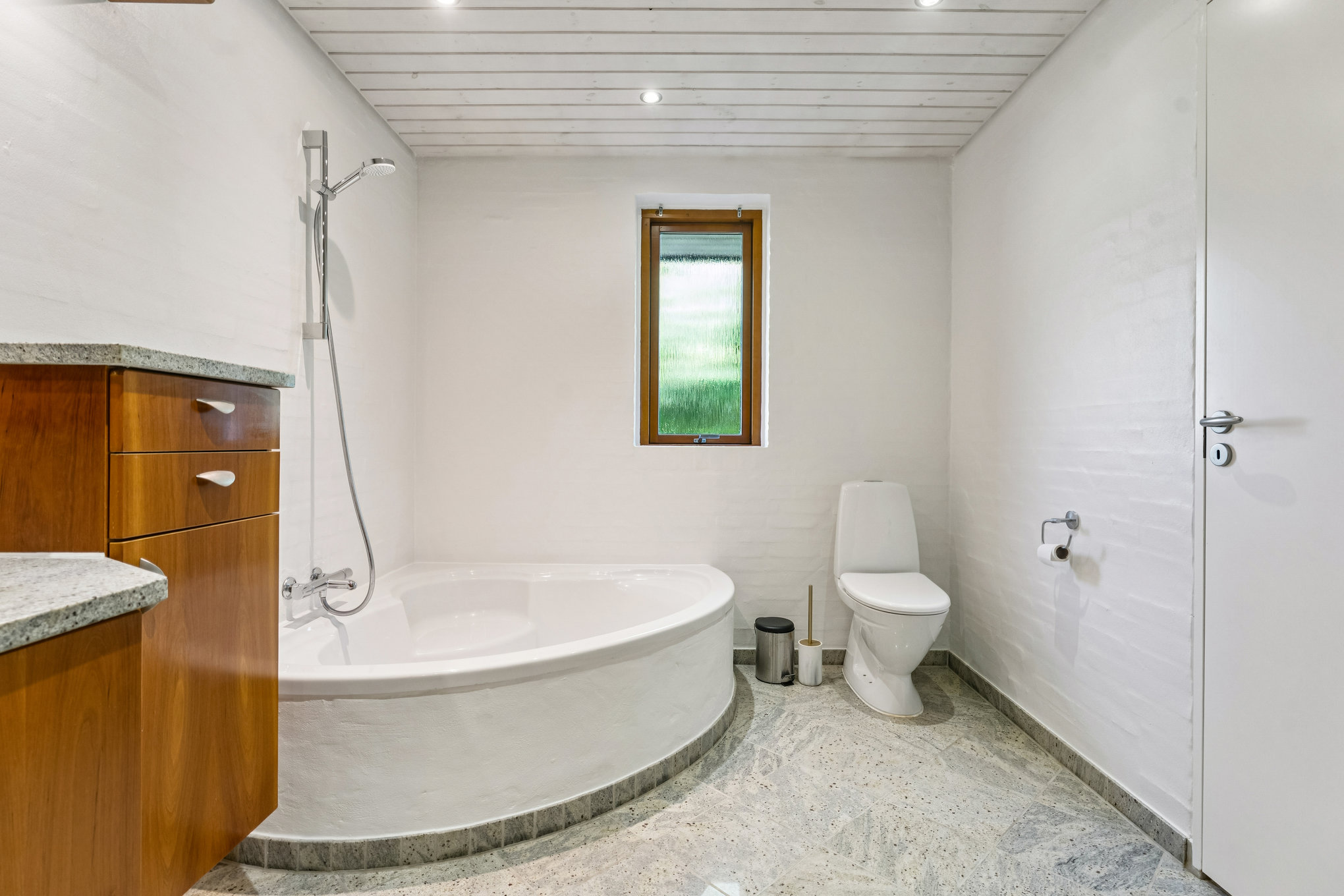 Fremhævet badeværelse billede i fuldskærmstilstand. Billede af Skovbovej 18, Assentoft, 8960 Randers SØ