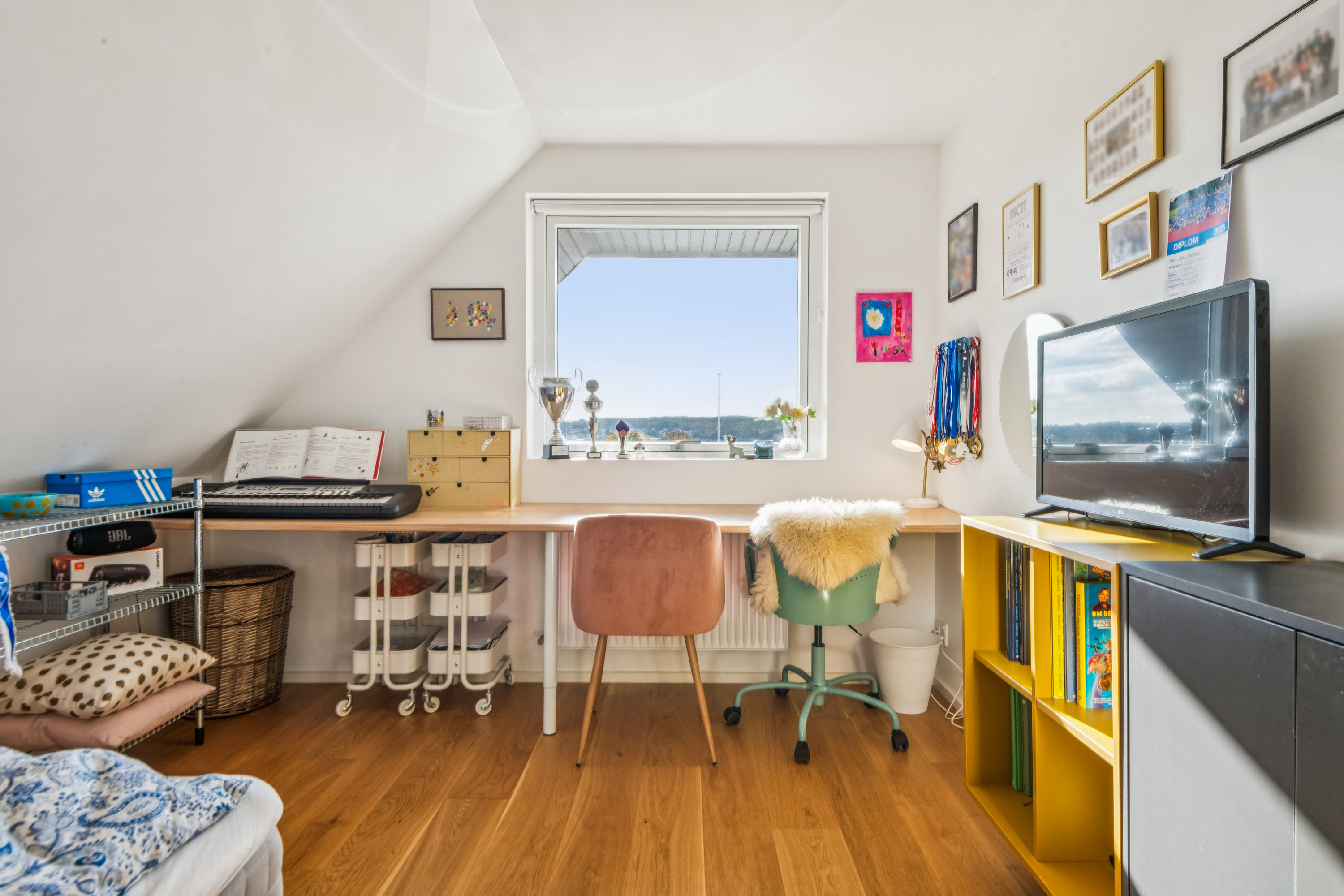 Fremhævet stue billede i fuldskærmstilstand. Billede af Poseidonvej 81, Gug, 9210 Aalborg SØ