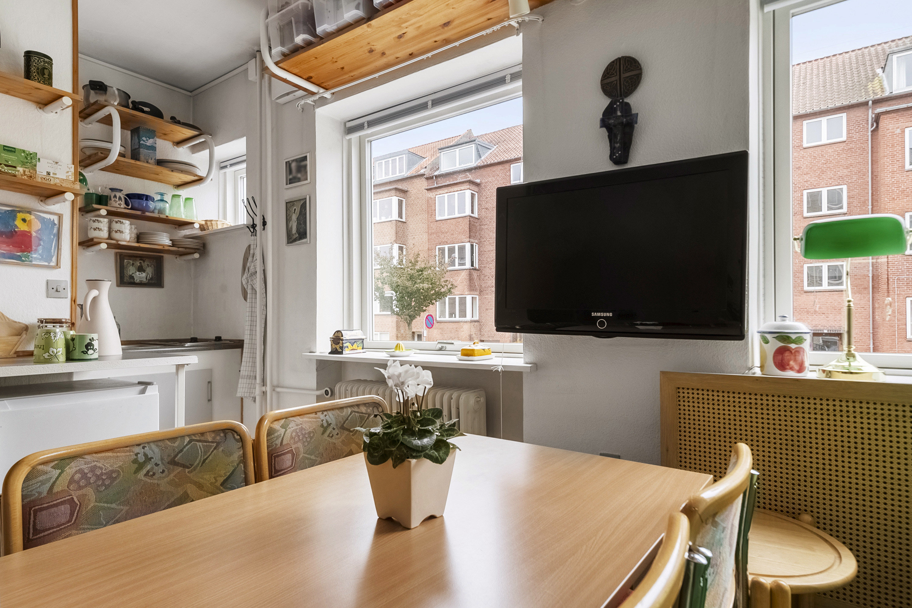 Fremhævet spisestue billede i fuldskærmstilstand. Billede af Jordbrovej 27, st.. 1., Christiansbjerg, 8200 Aarhus N