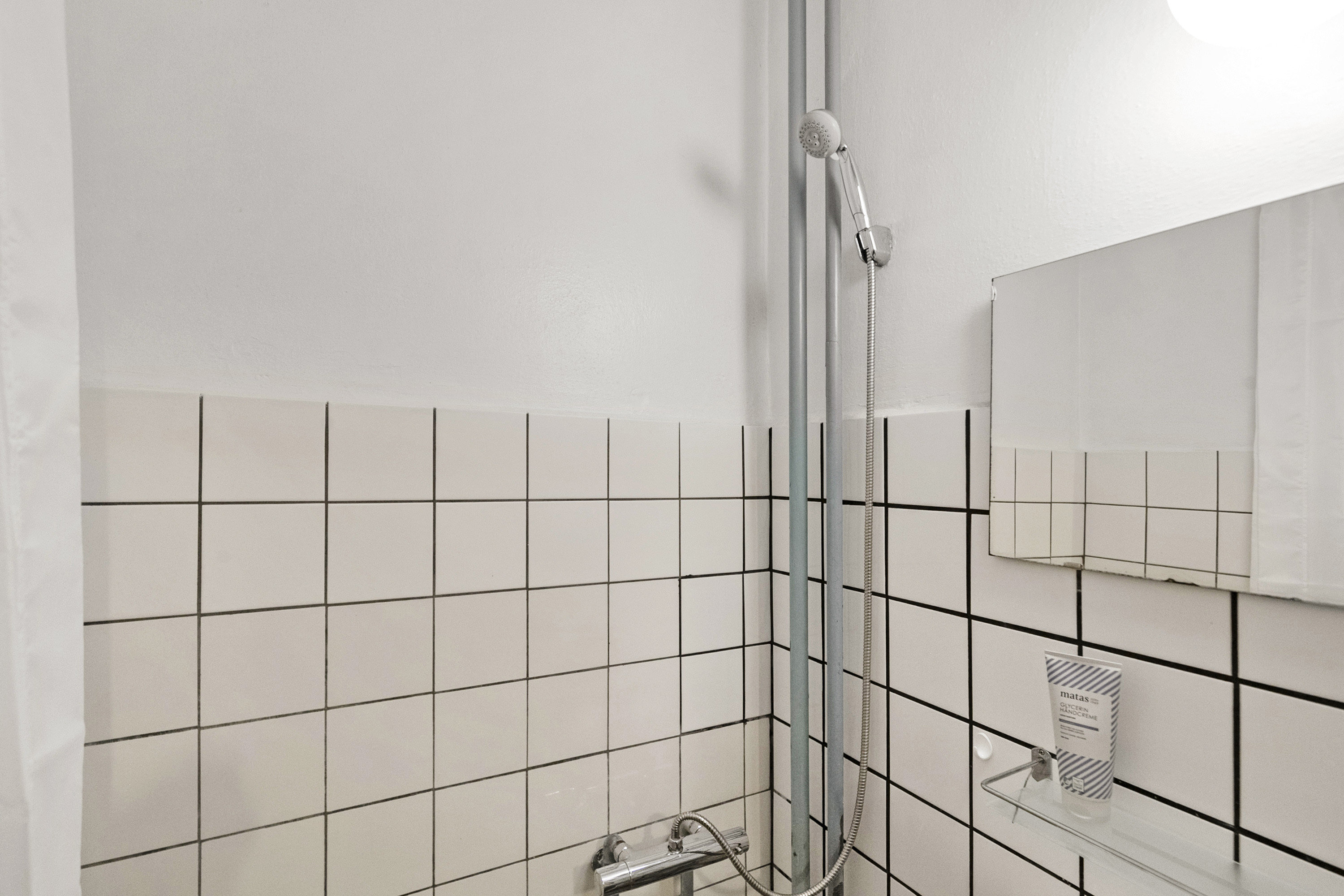 Fremhævet badeværelse billede i fuldskærmstilstand. Billede af Jordbrovej 27, st.. 1., Christiansbjerg, 8200 Aarhus N