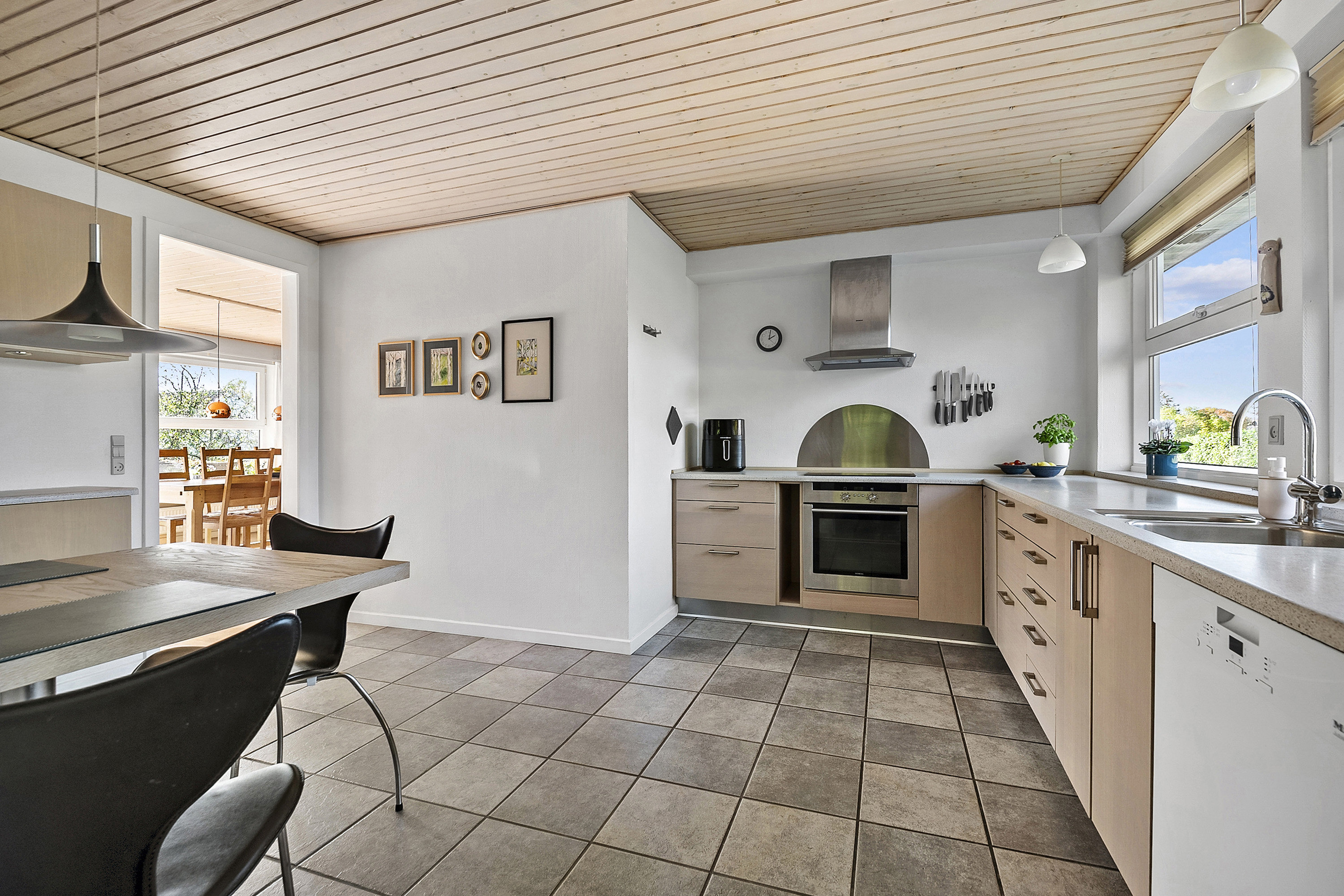 Fremhævet køkken billede i fuldskærmstilstand. Billede af Kastanielunden 48, 6705 Esbjerg Ø