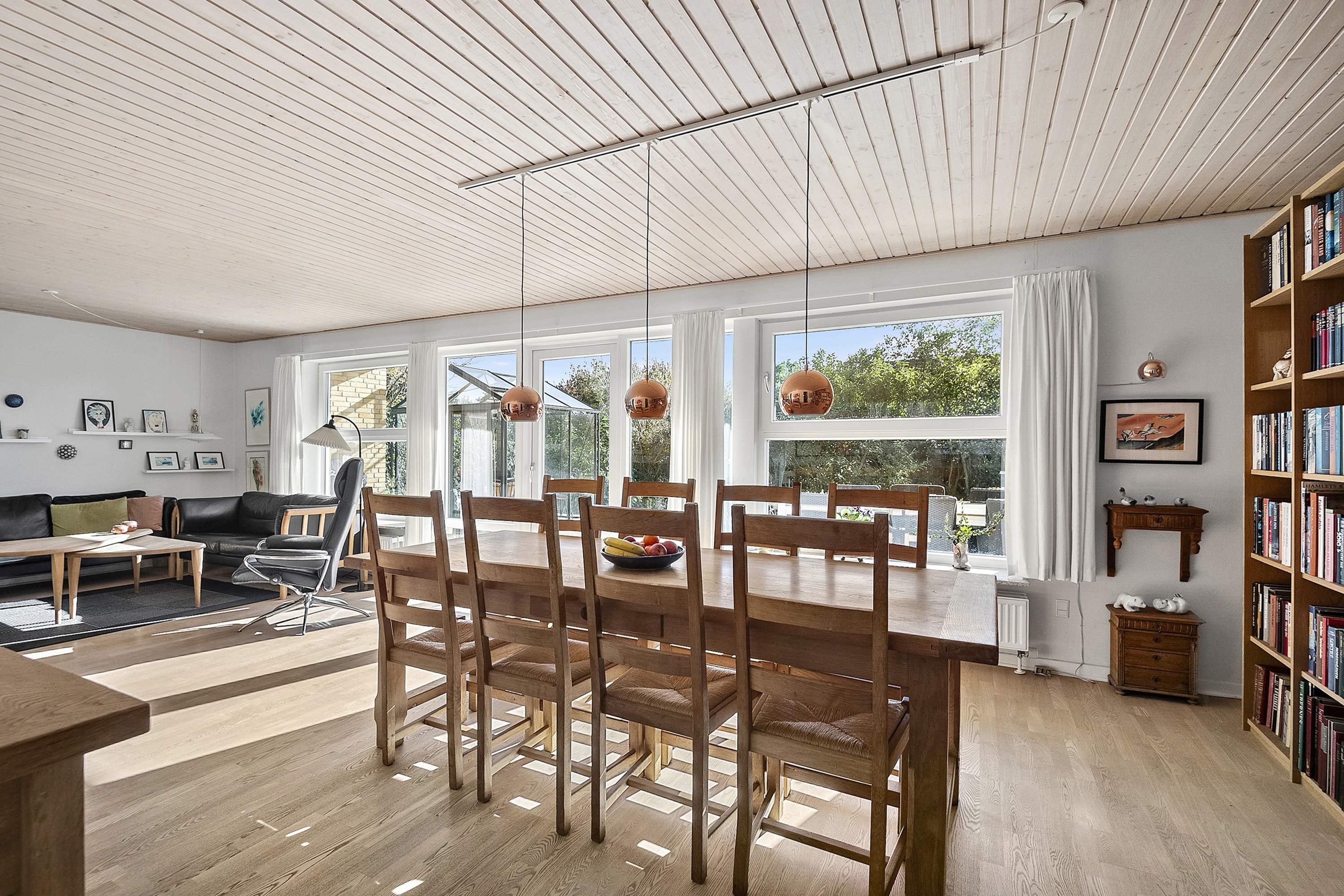 Fremhævet spisestue billede i fuldskærmstilstand. Billede af Kastanielunden 48, 6705 Esbjerg Ø