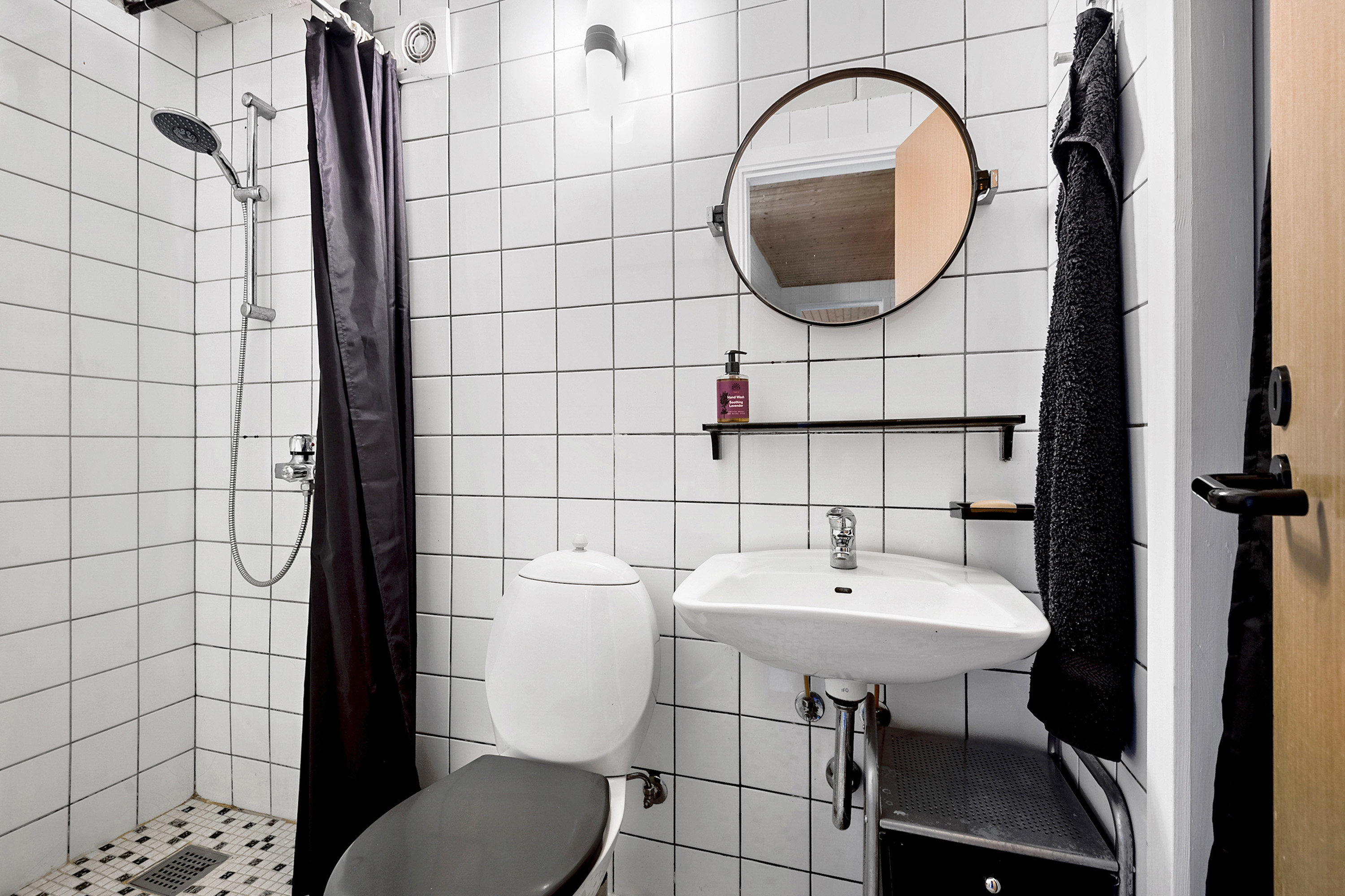 Fremhævet badeværelse billede i fuldskærmstilstand. Billede af Kastanielunden 48, 6705 Esbjerg Ø