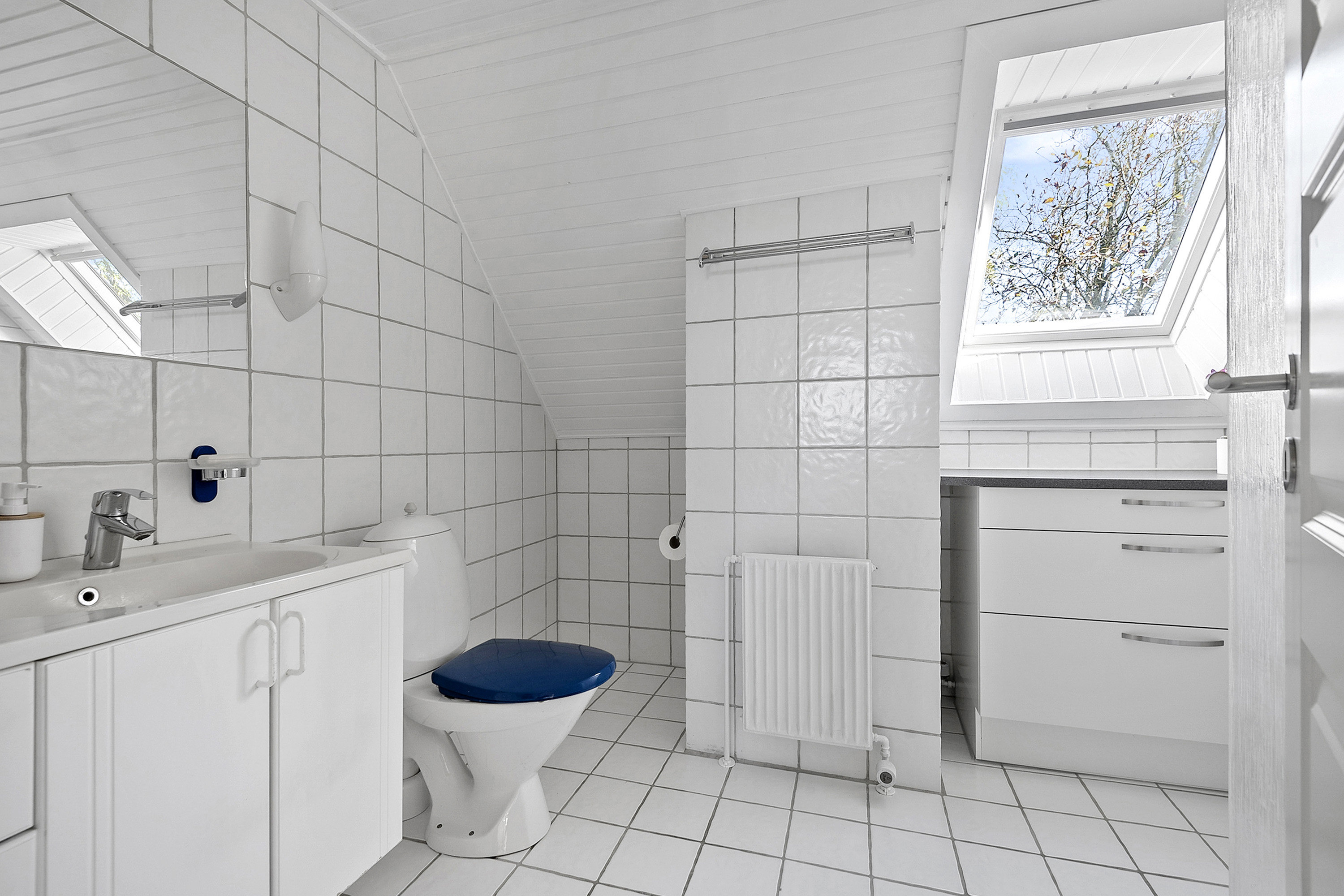Fremhævet badeværelse billede i fuldskærmstilstand. Billede af Kastanielunden 48, 6705 Esbjerg Ø