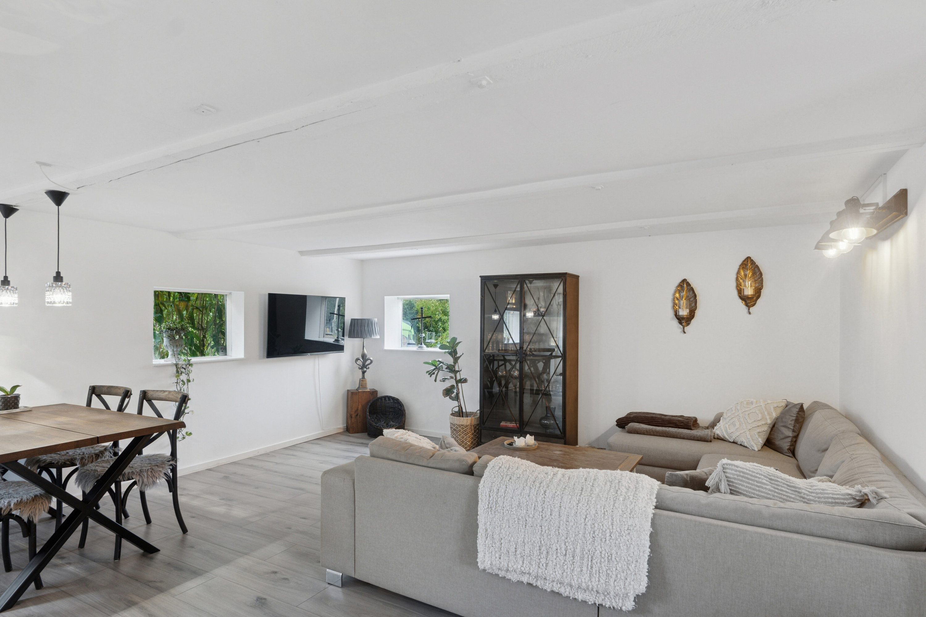 Fremhævet stue billede i fuldskærmstilstand. Billede af Høstenvej 21, Høsten, 4690 Haslev