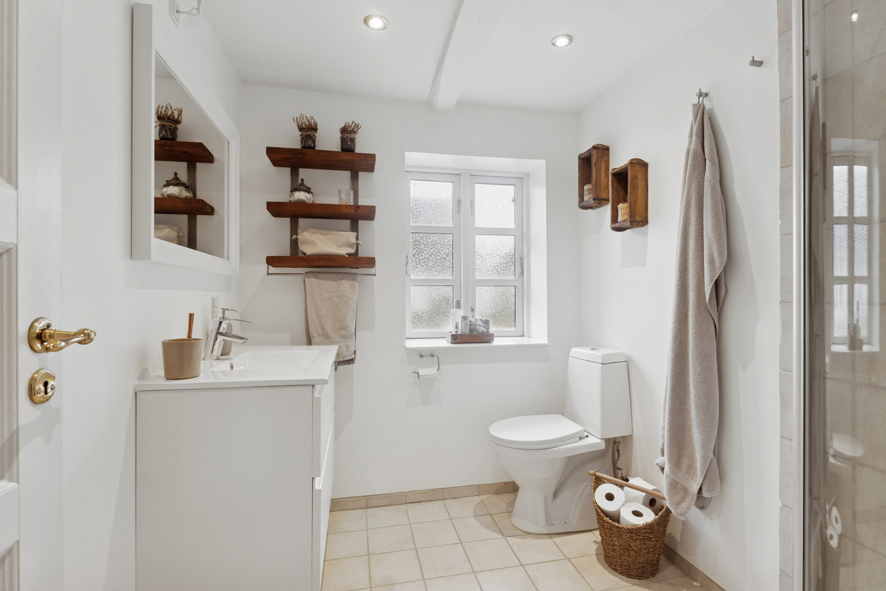 Fremhævet badeværelse billede i fuldskærmstilstand. Billede af Høstenvej 21, Høsten, 4690 Haslev