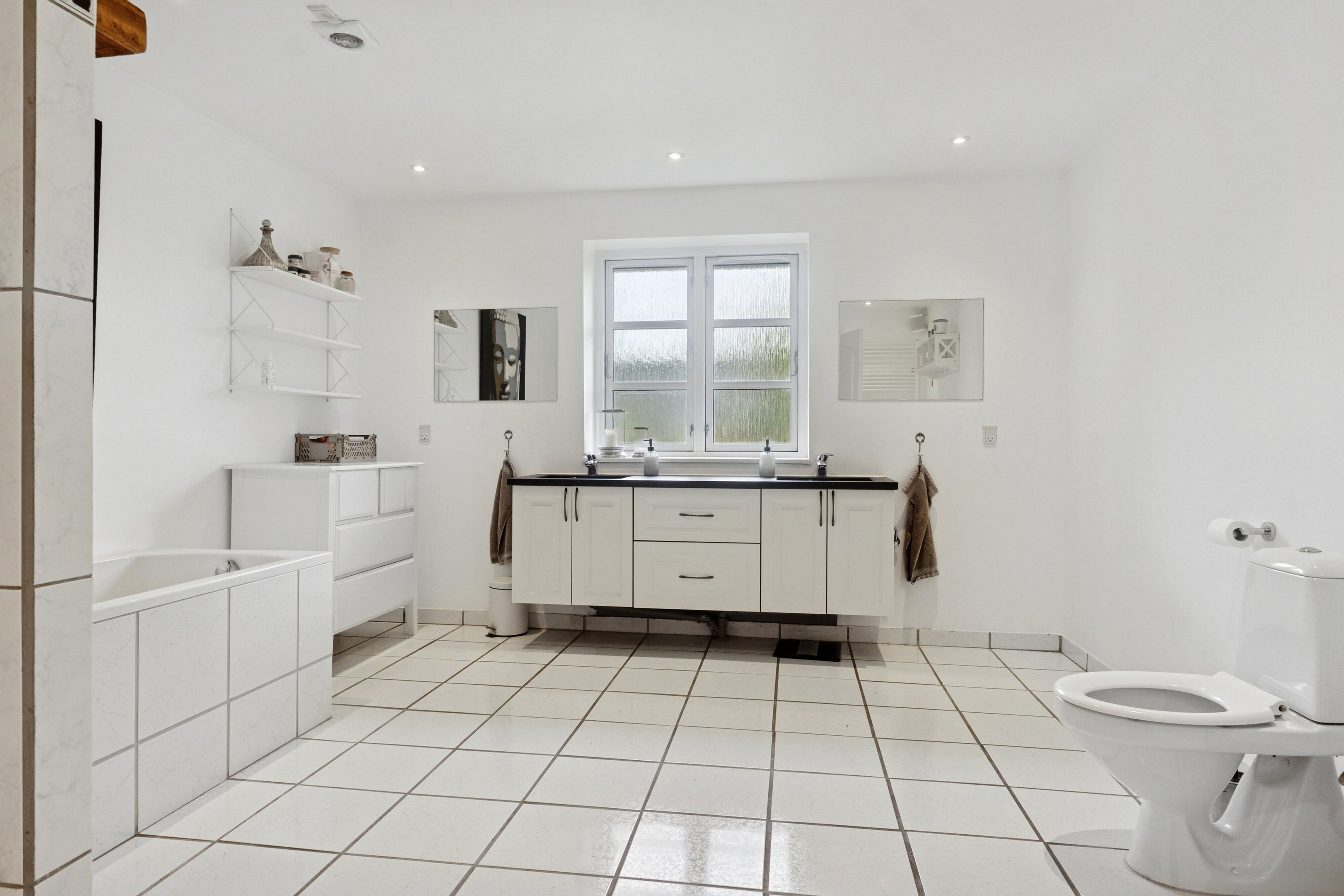 Fremhævet badeværelse billede i fuldskærmstilstand. Billede af Høstenvej 21, Høsten, 4690 Haslev