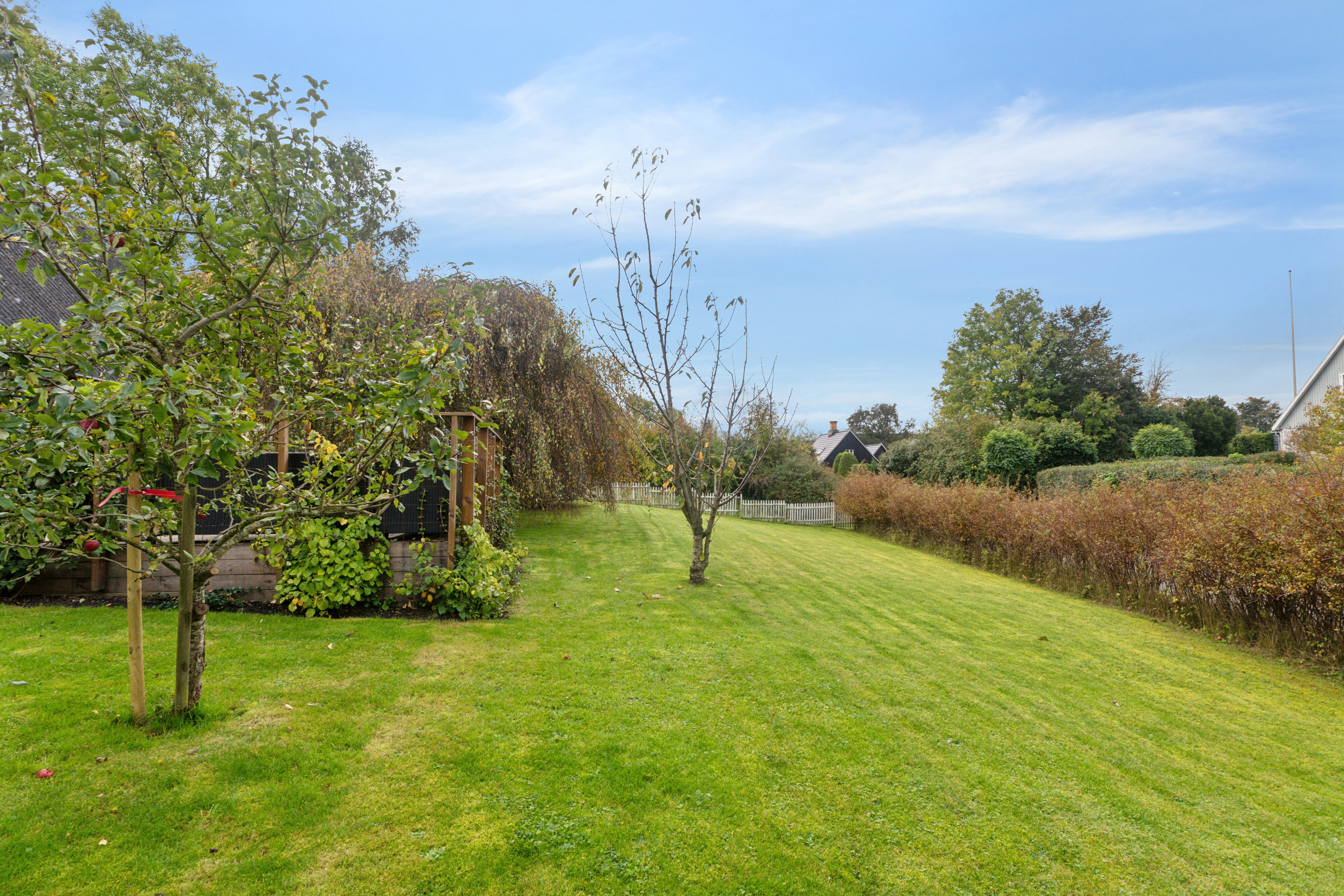 Fremhævet set fra haven billede i fuldskærmstilstand. Billede af Høstenvej 21, Høsten, 4690 Haslev