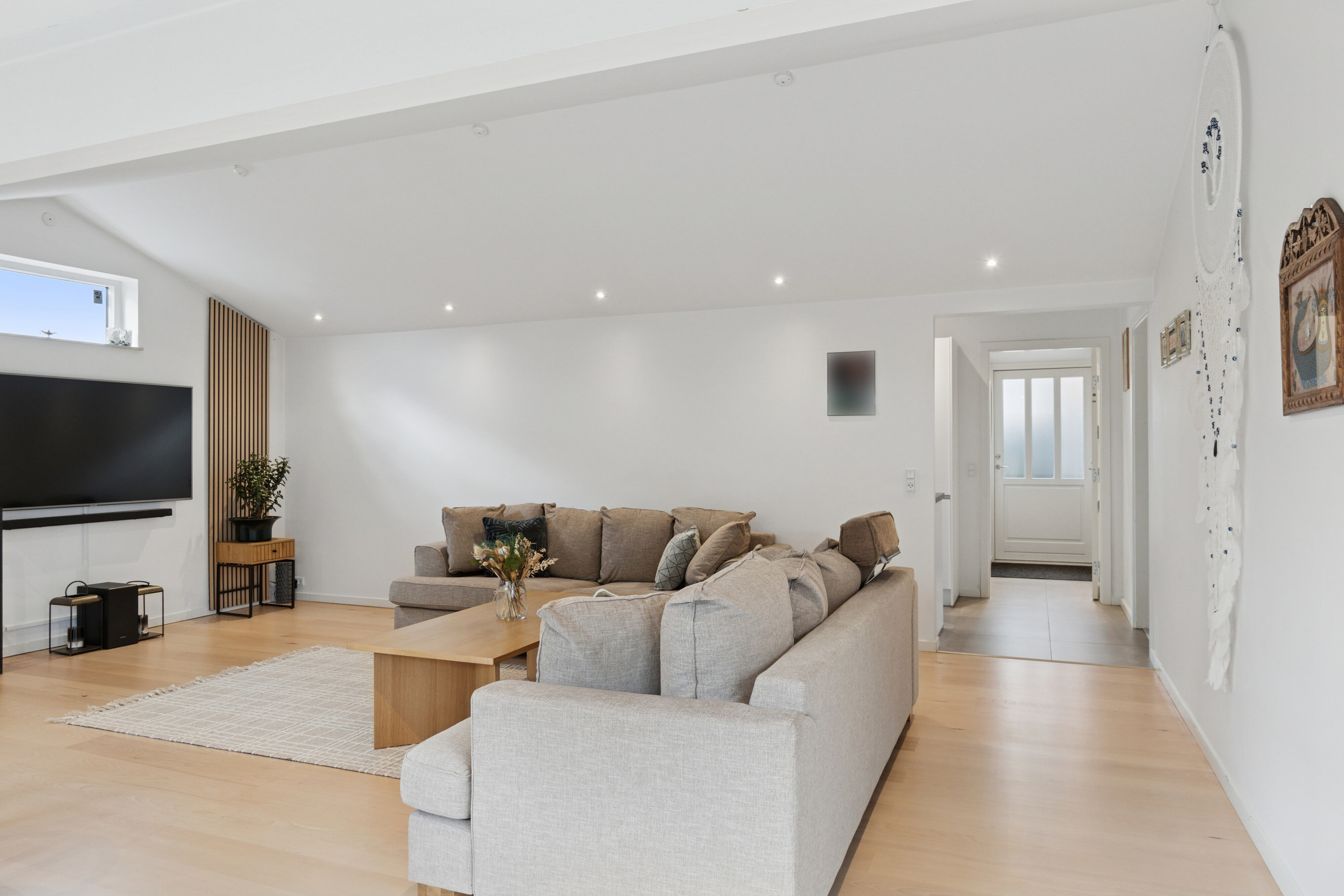 Fremhævet stue billede i fuldskærmstilstand. Billede af Nymarksvej 22, 2650 Hvidovre