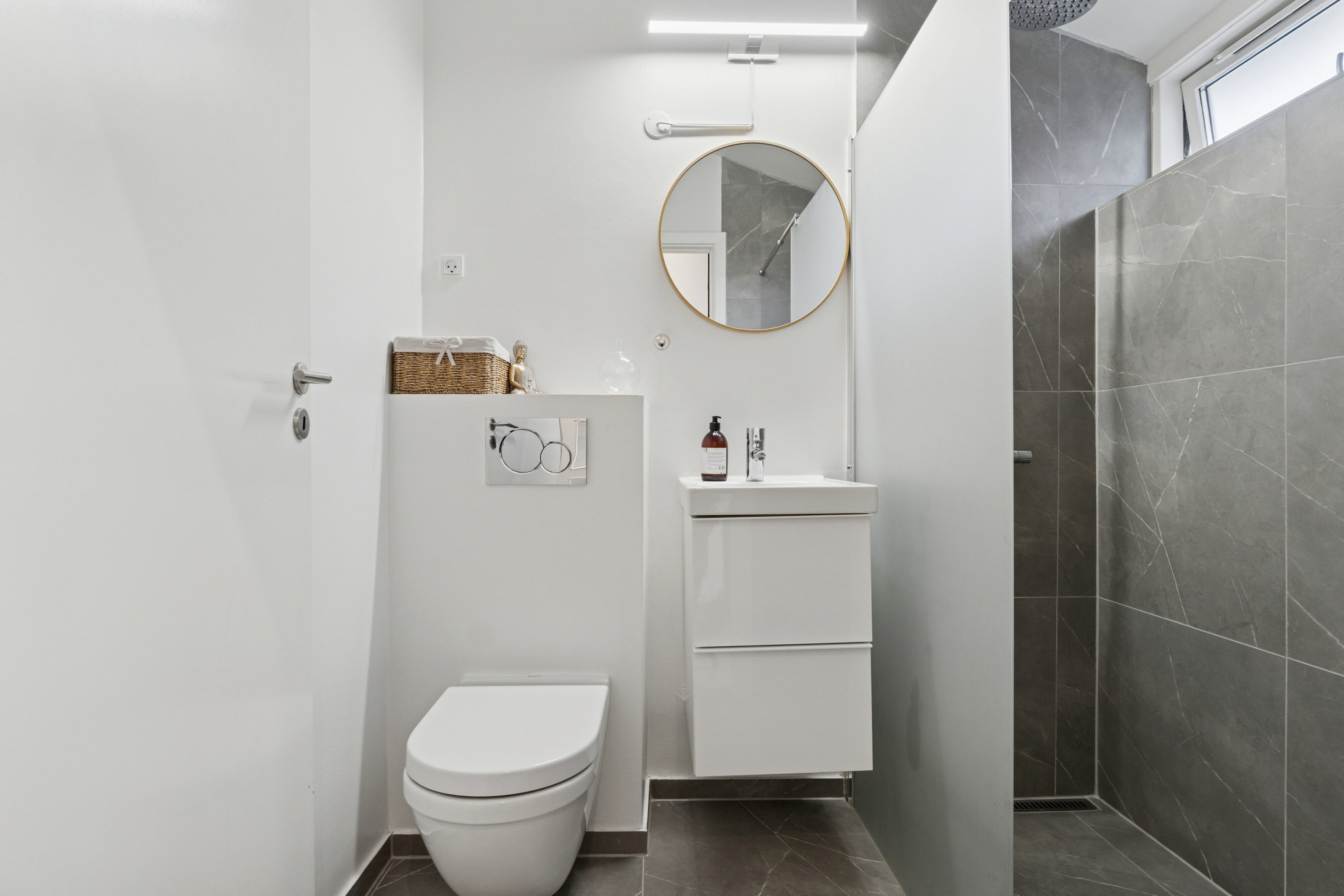 Fremhævet badeværelse billede i fuldskærmstilstand. Billede af Nymarksvej 22, 2650 Hvidovre