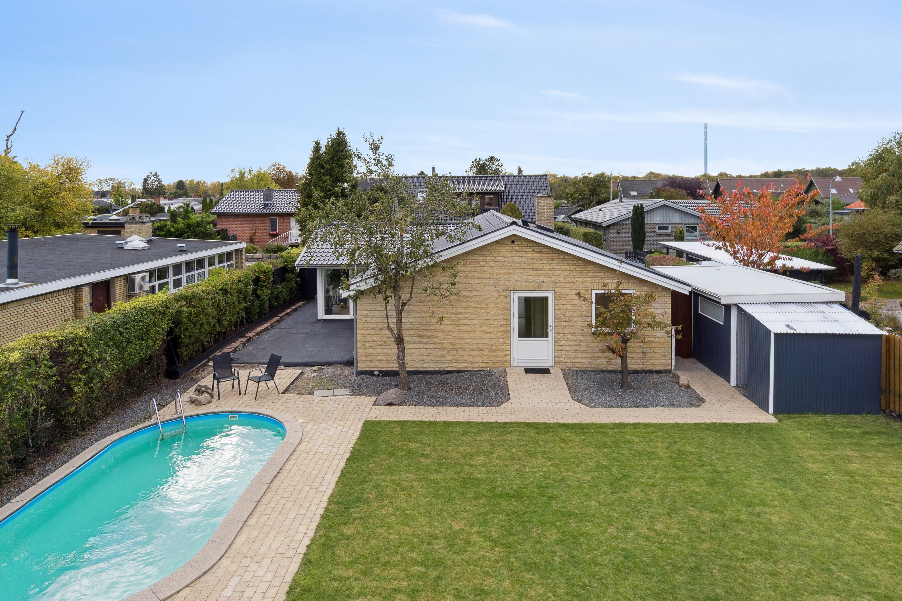 Fremhævet set fra haven billede i fuldskærmstilstand. Billede af Nymarksvej 22, 2650 Hvidovre