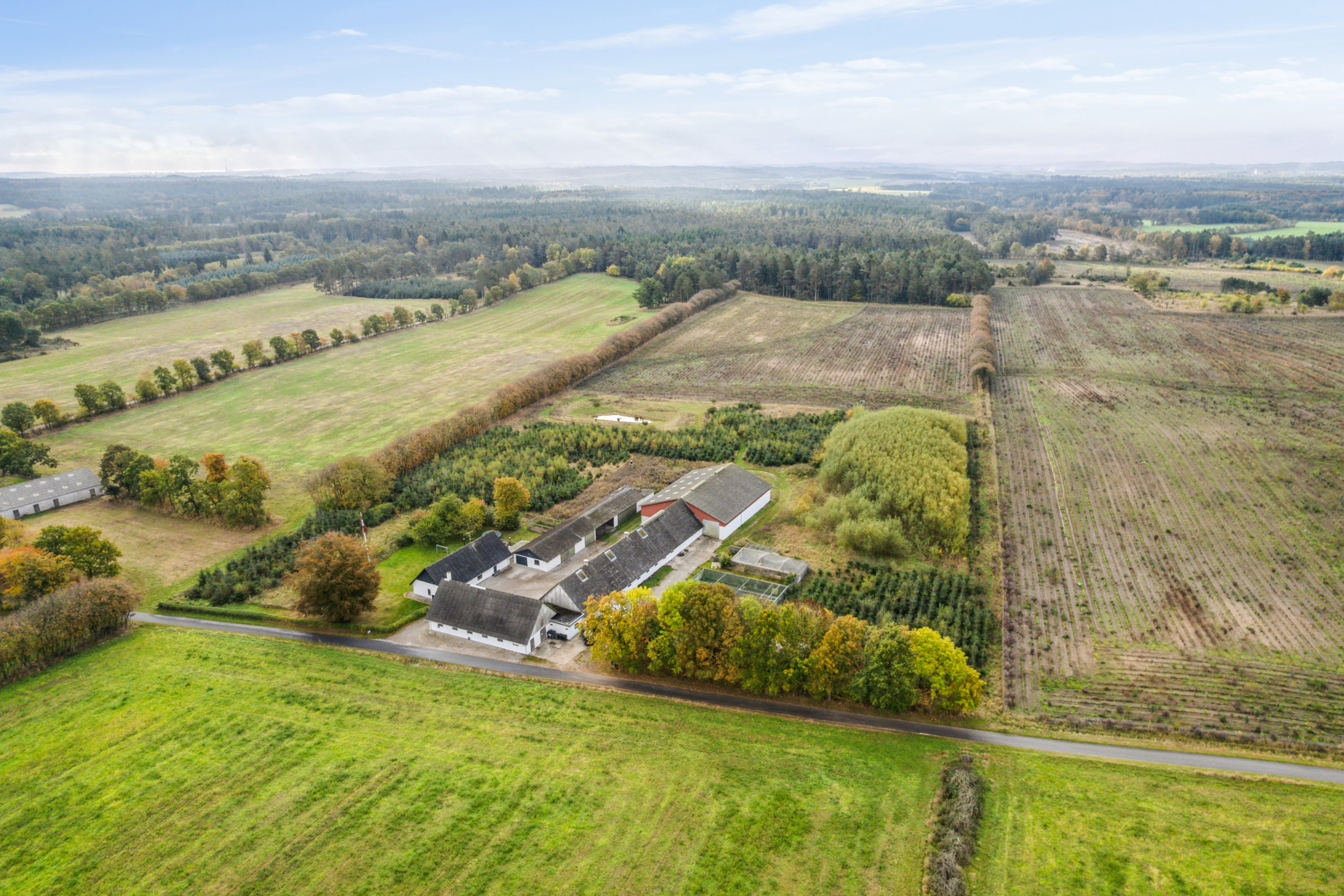 Fremhævet luftfoto billede i fuldskærmstilstand. Billede af Brunhøjvej 6, 8585 Glesborg