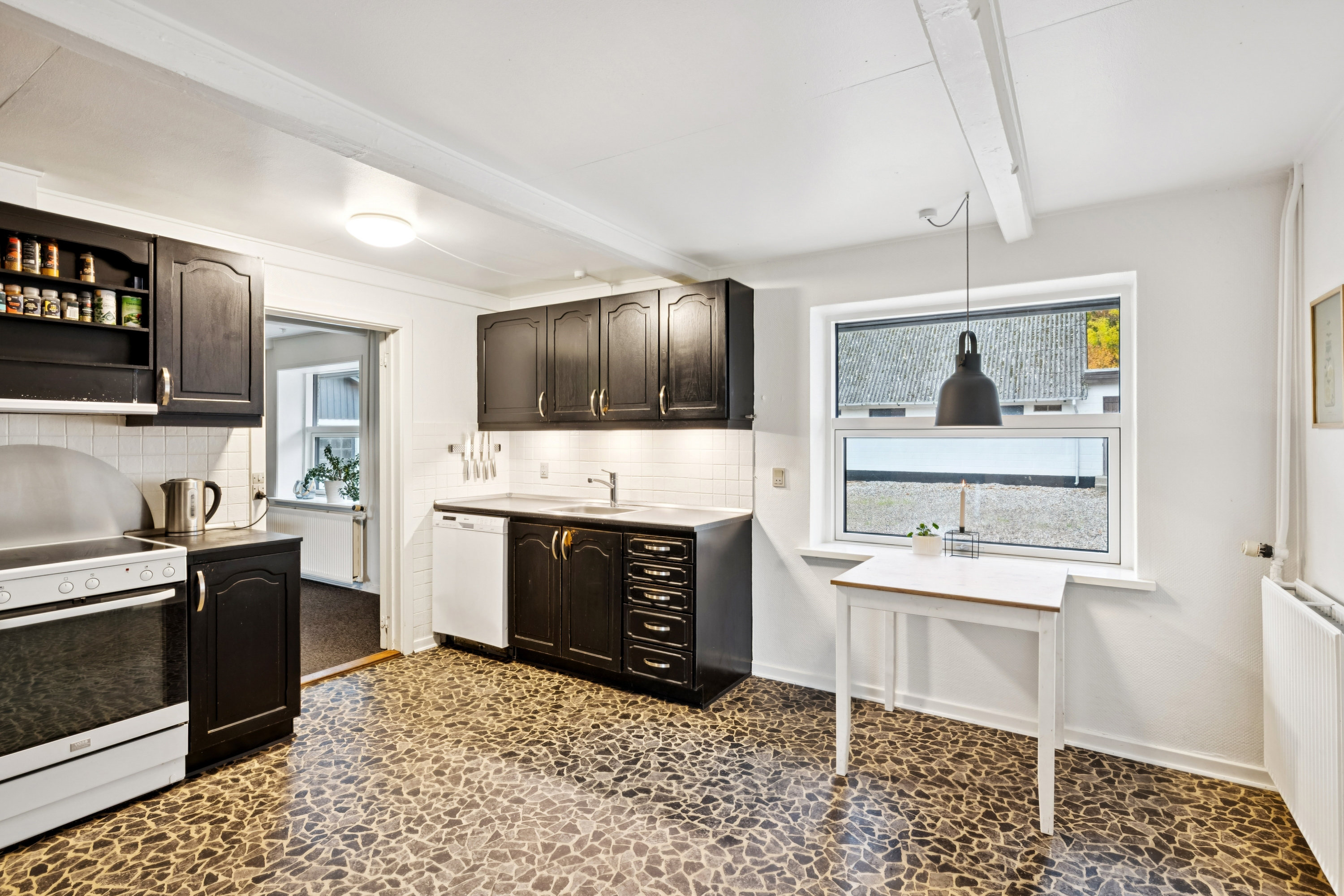 Fremhævet køkken billede i fuldskærmstilstand. Billede af Brunhøjvej 6, 8585 Glesborg