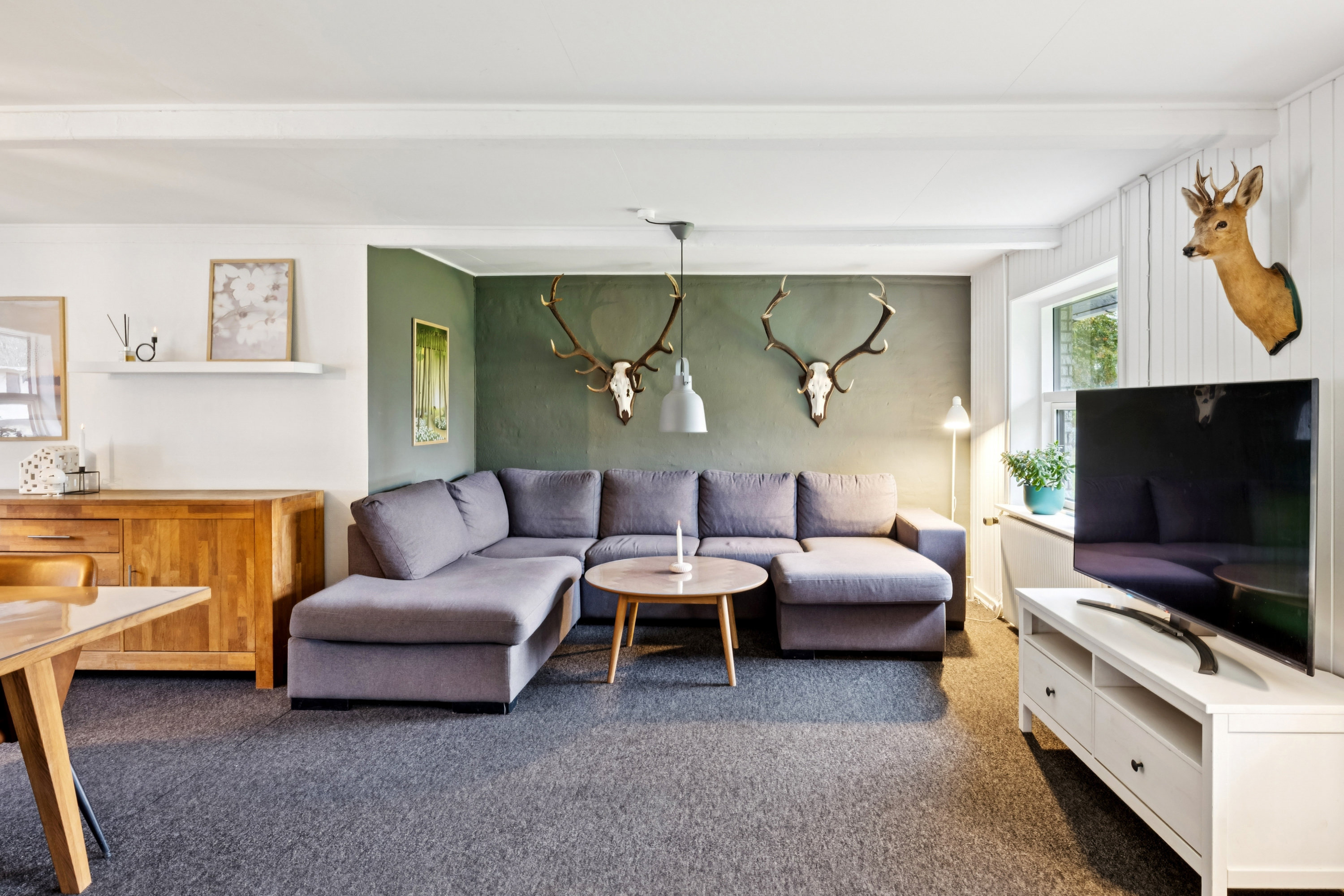 Fremhævet stue billede i fuldskærmstilstand. Billede af Brunhøjvej 6, 8585 Glesborg