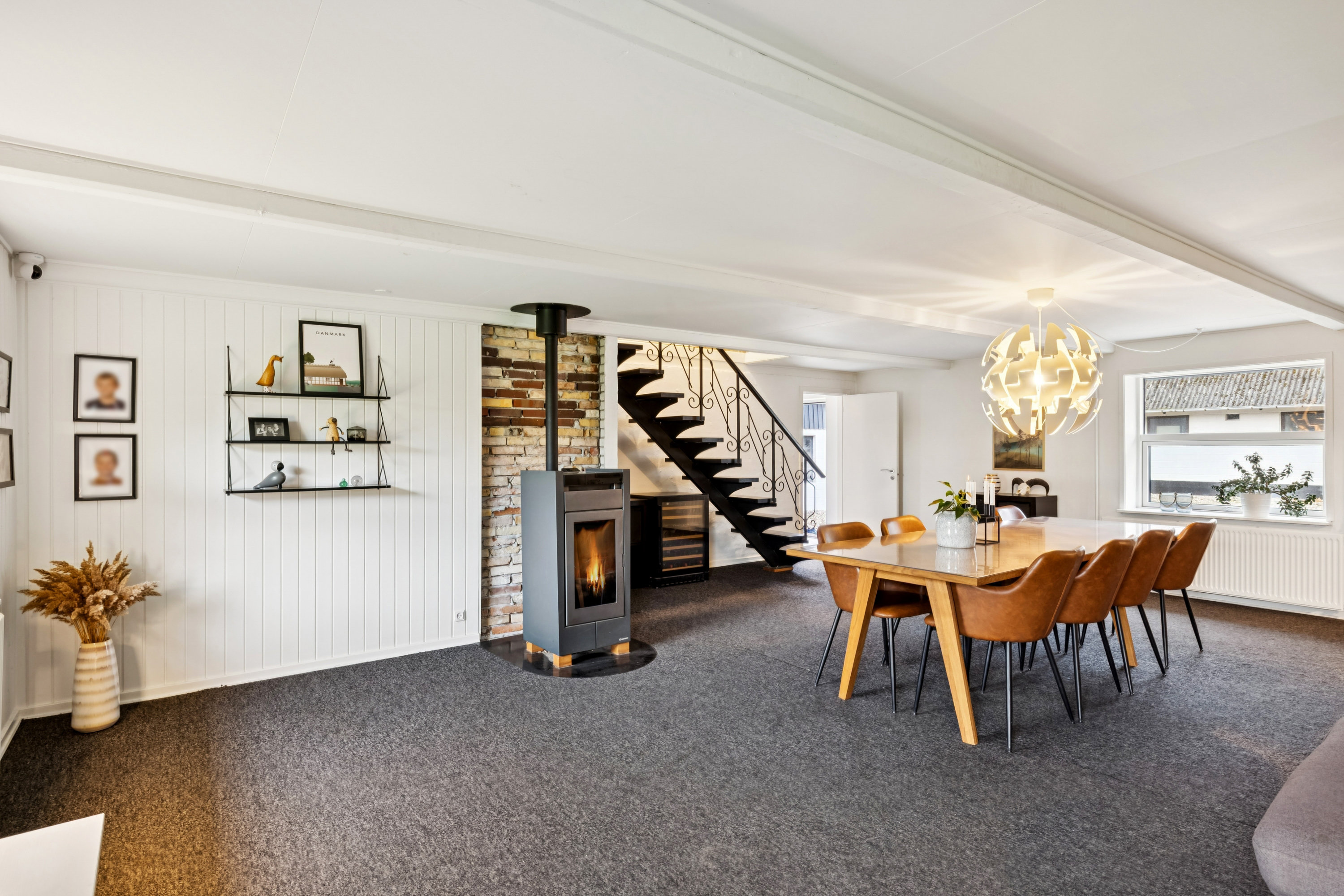 Fremhævet stue billede i fuldskærmstilstand. Billede af Brunhøjvej 6, 8585 Glesborg