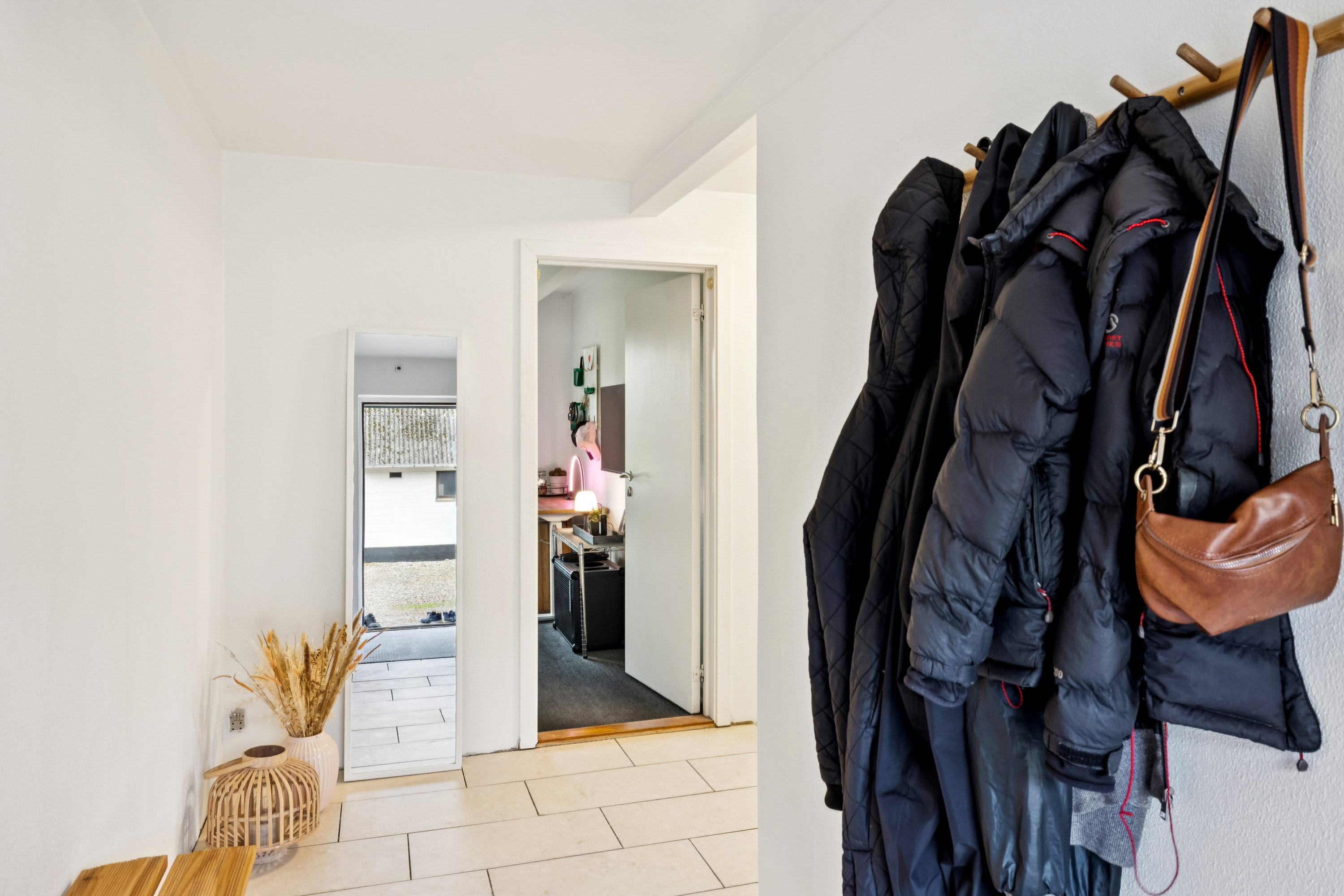 Fremhævet entré billede i fuldskærmstilstand. Billede af Brunhøjvej 6, 8585 Glesborg