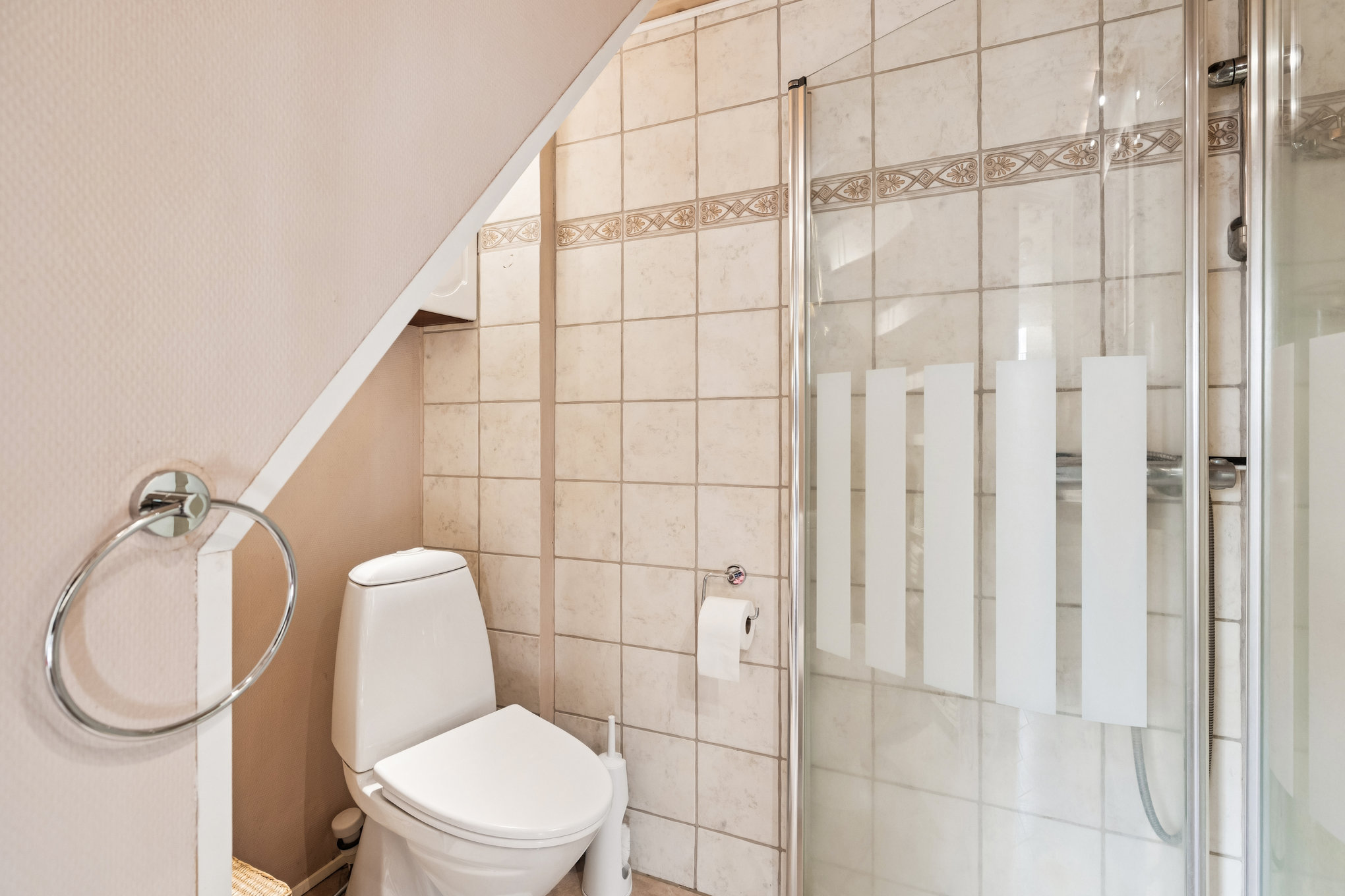 Fremhævet badeværelse billede i fuldskærmstilstand. Billede af Gadevænget 1, 8960 Randers SØ