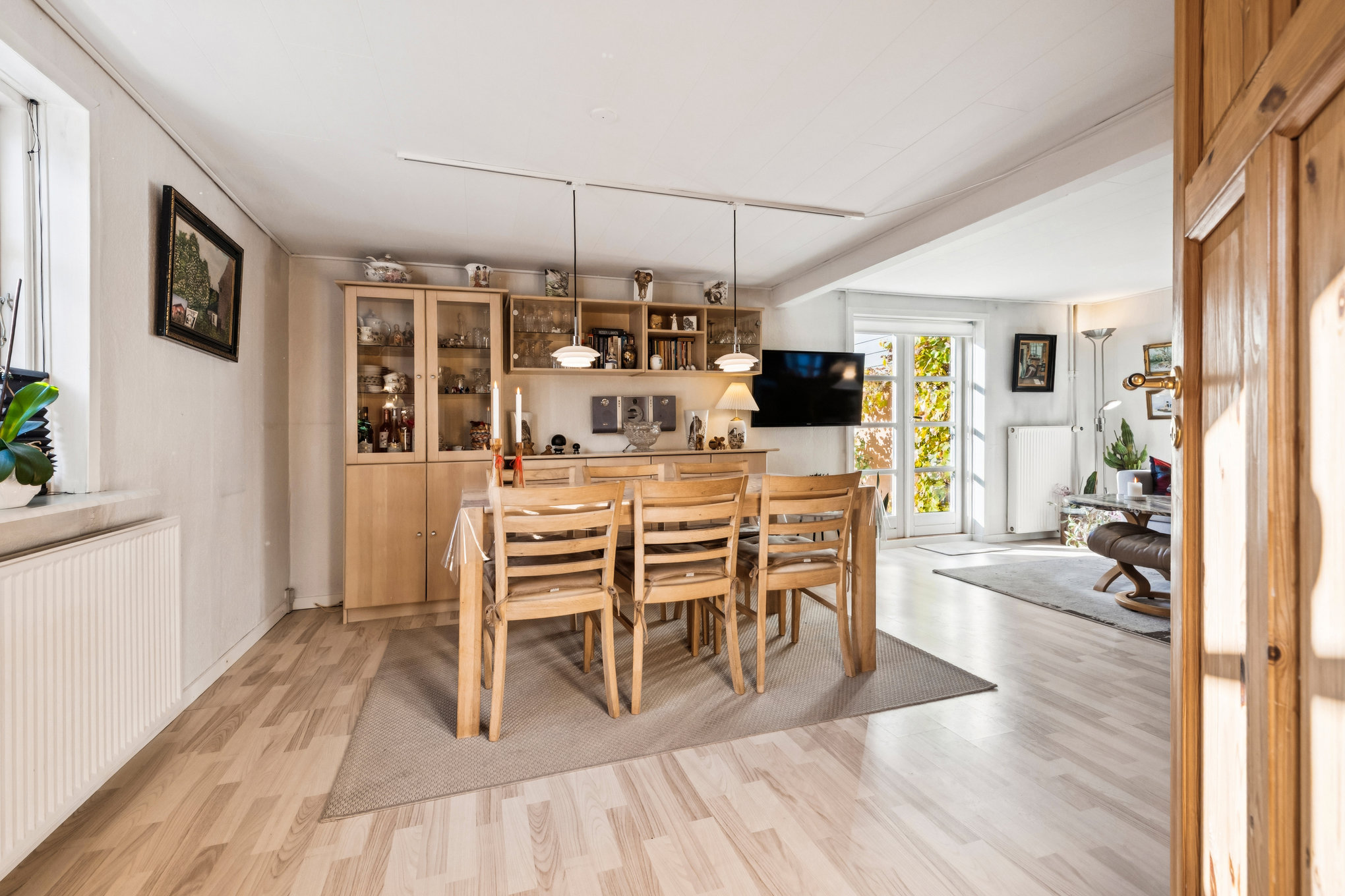 Fremhævet stue billede i fuldskærmstilstand. Billede af Gadevænget 1, 8960 Randers SØ