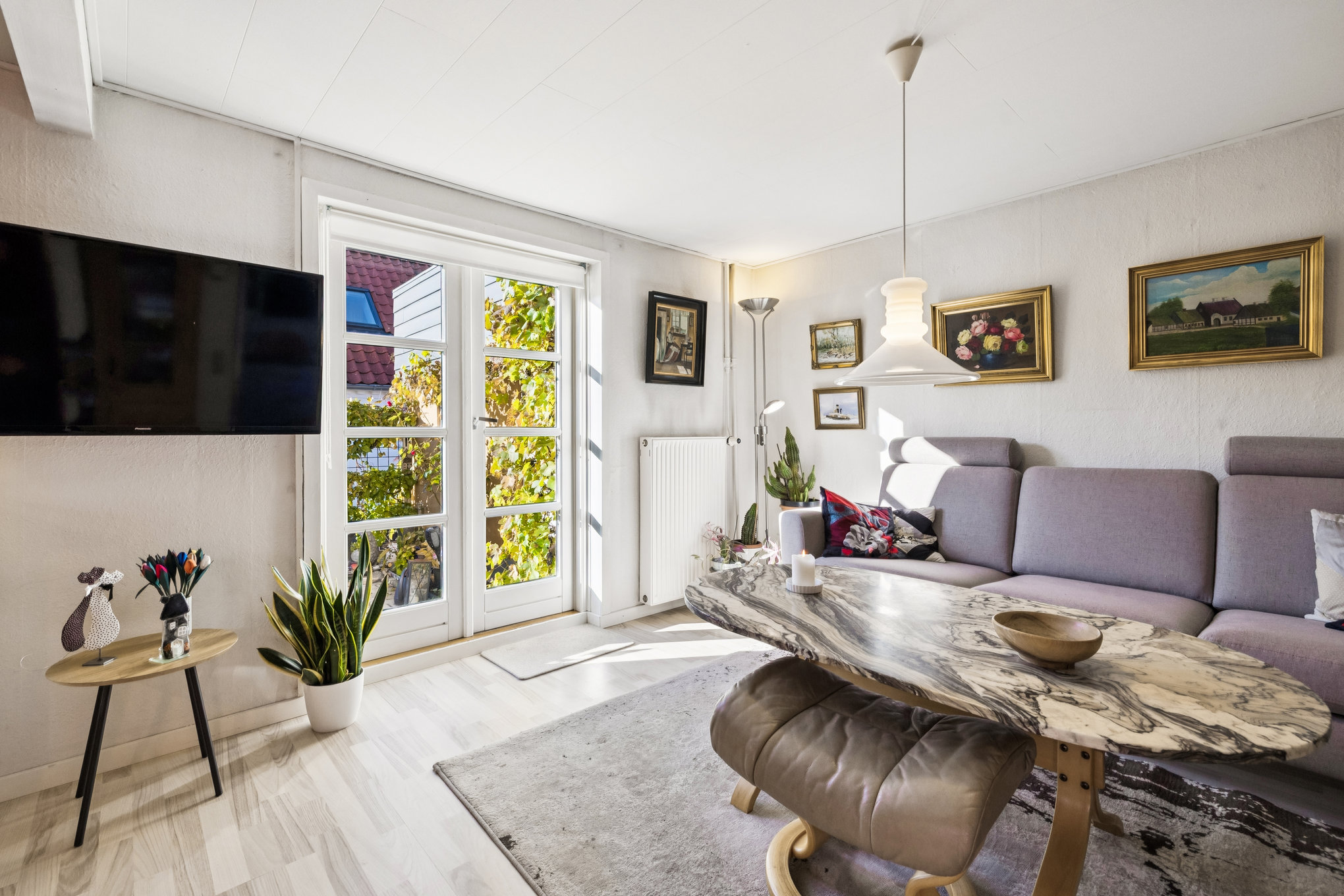 Fremhævet stue billede i fuldskærmstilstand. Billede af Gadevænget 1, 8960 Randers SØ