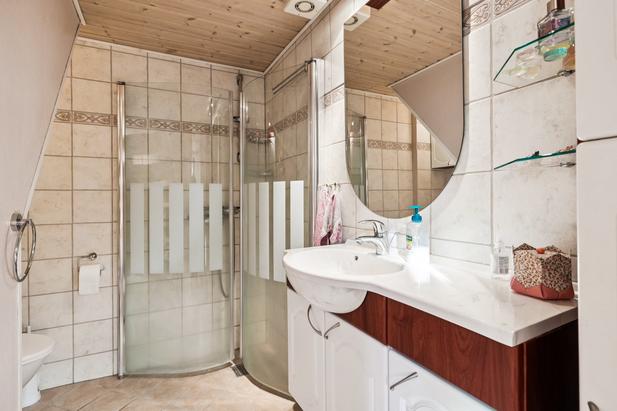 Fremhævet badeværelse billede i fuldskærmstilstand. Billede af Gadevænget 1, 8960 Randers SØ