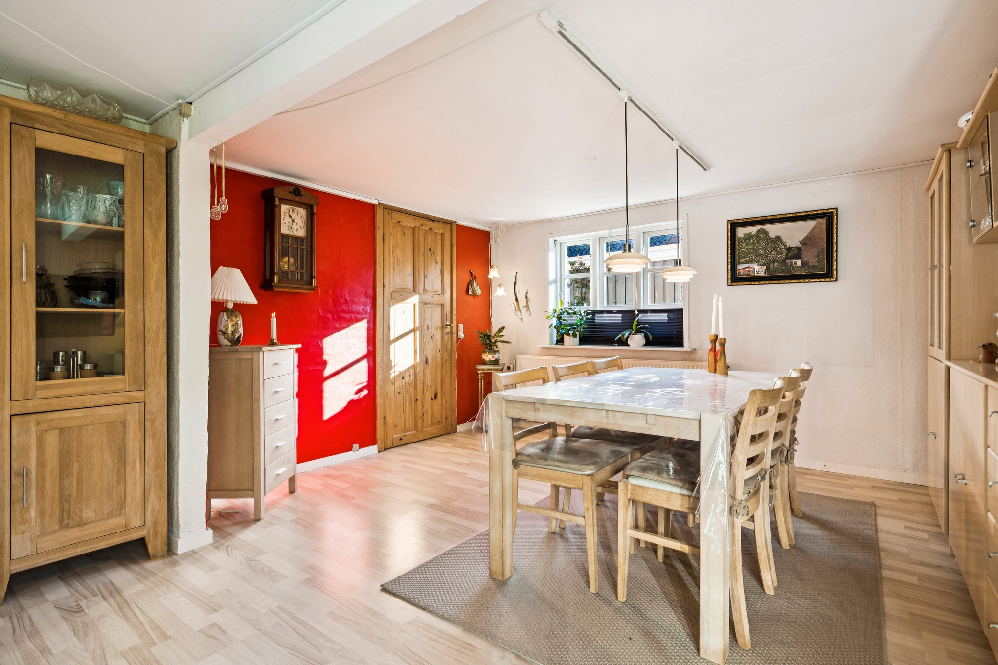 Fremhævet stue billede i fuldskærmstilstand. Billede af Gadevænget 1, 8960 Randers SØ