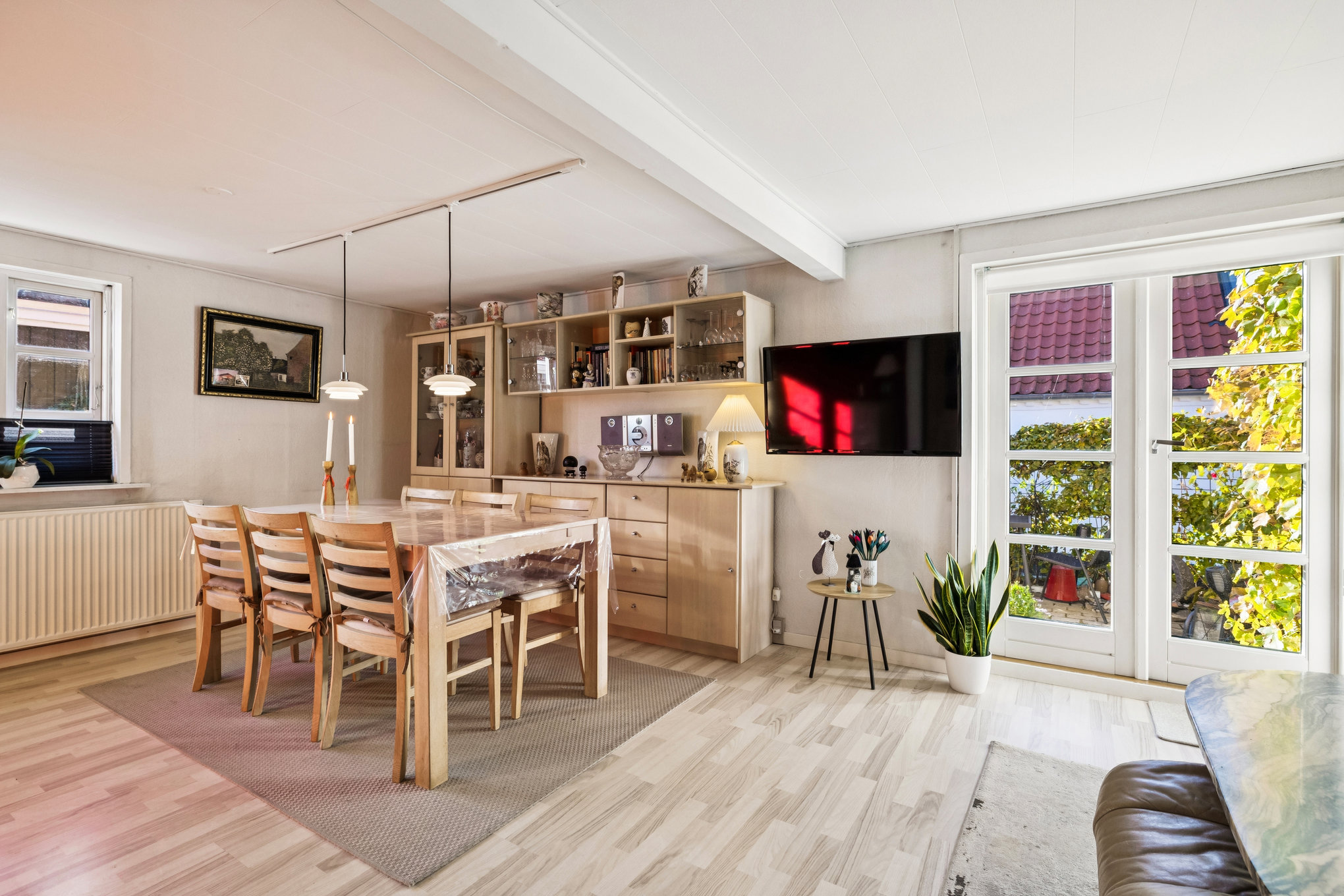 Fremhævet stue billede i fuldskærmstilstand. Billede af Gadevænget 1, 8960 Randers SØ