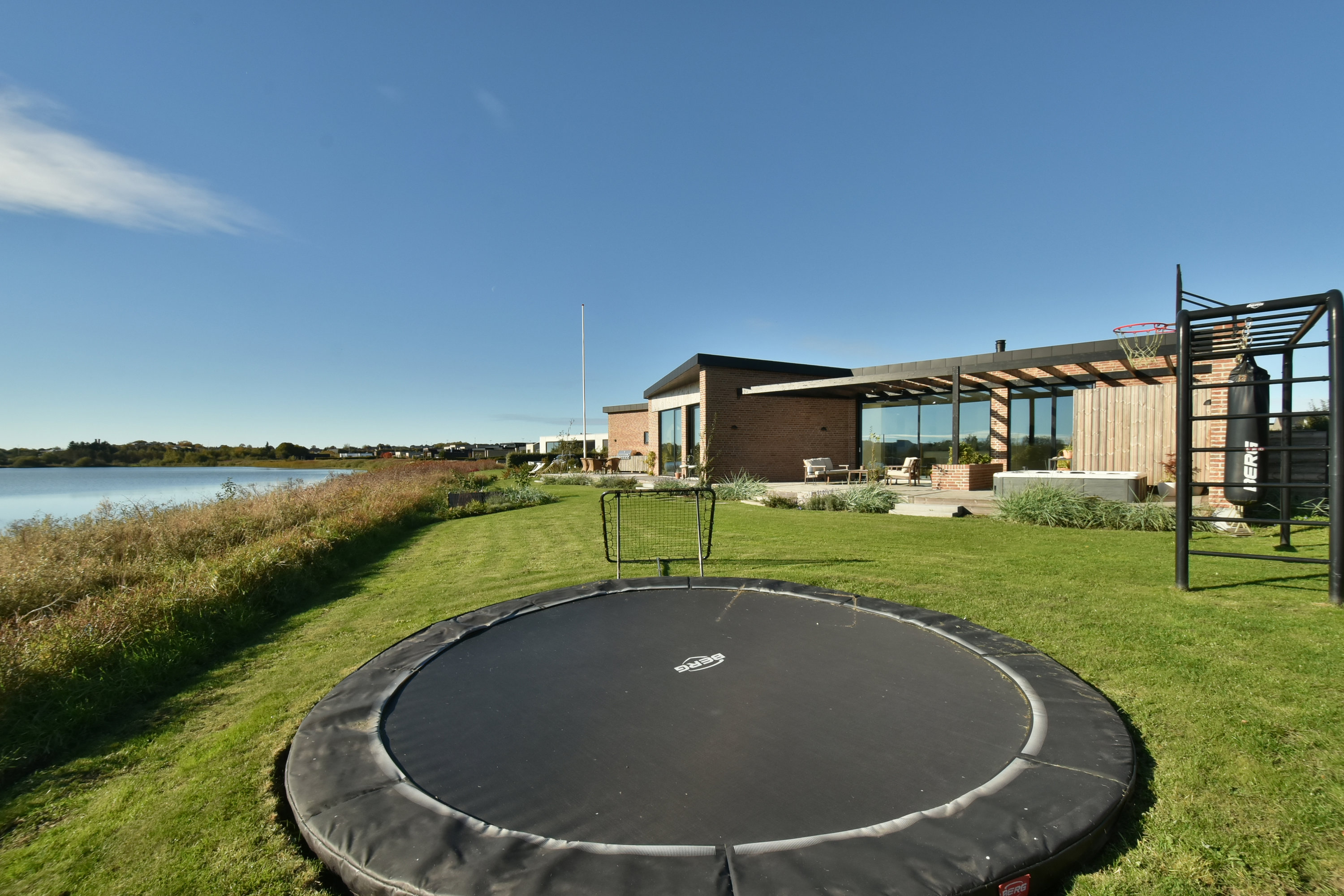 Fremhævet have billede i fuldskærmstilstand. Billede af Rønnebakken 8, Tjørring, 7400 Herning