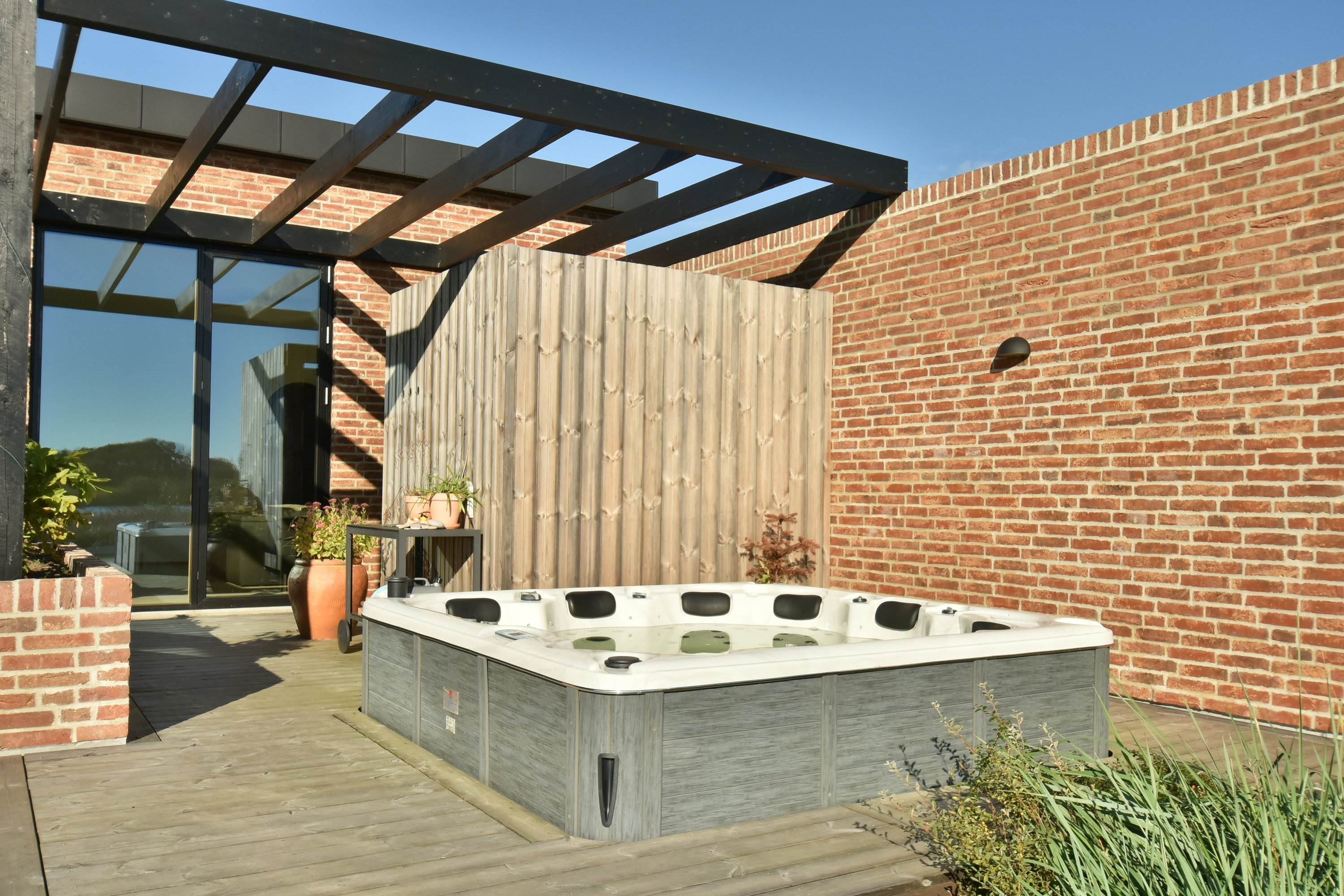 Fremhævet terrasse billede i fuldskærmstilstand. Billede af Rønnebakken 8, Tjørring, 7400 Herning