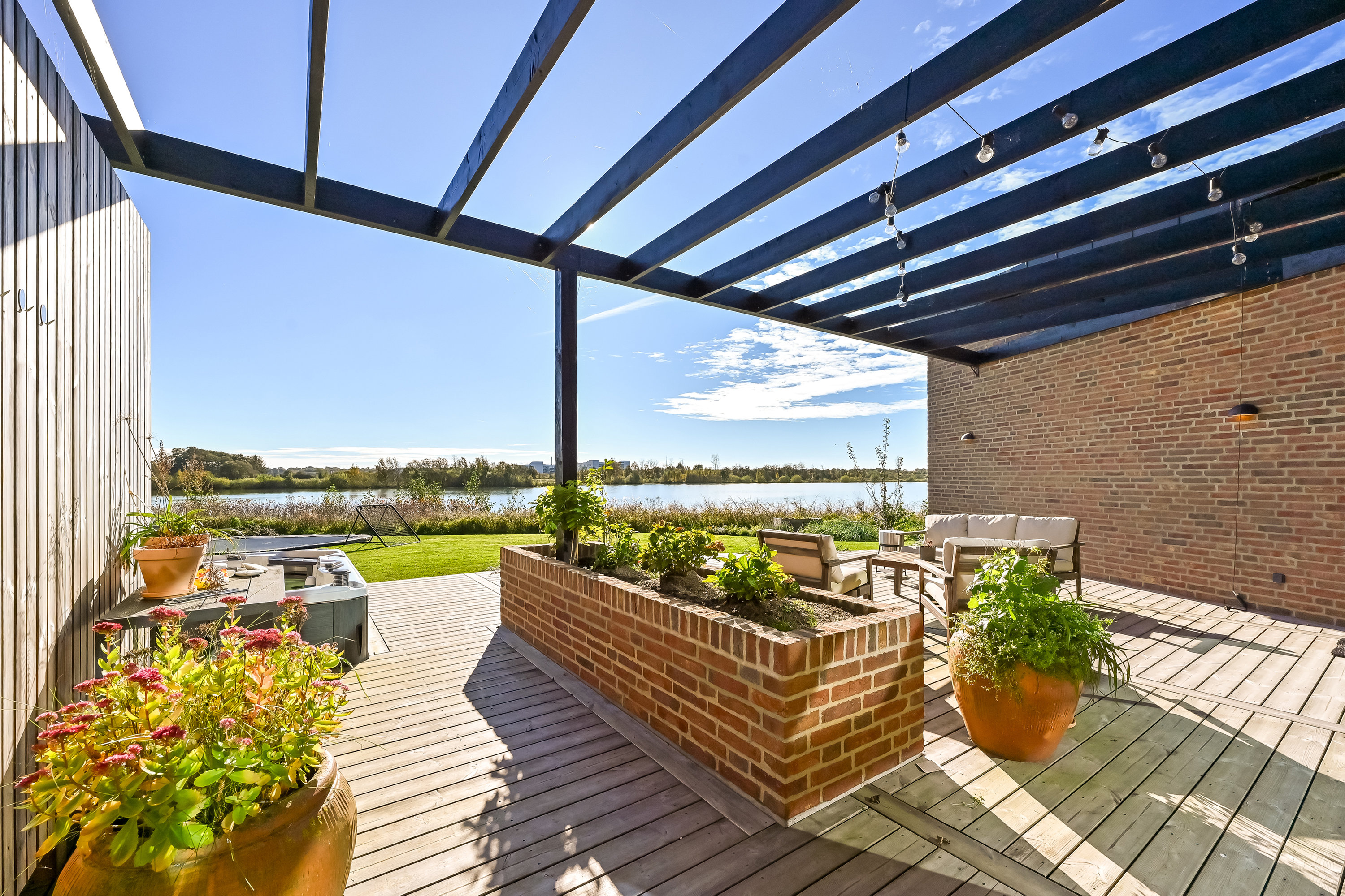 Fremhævet terrasse billede i fuldskærmstilstand. Billede af Rønnebakken 8, Tjørring, 7400 Herning