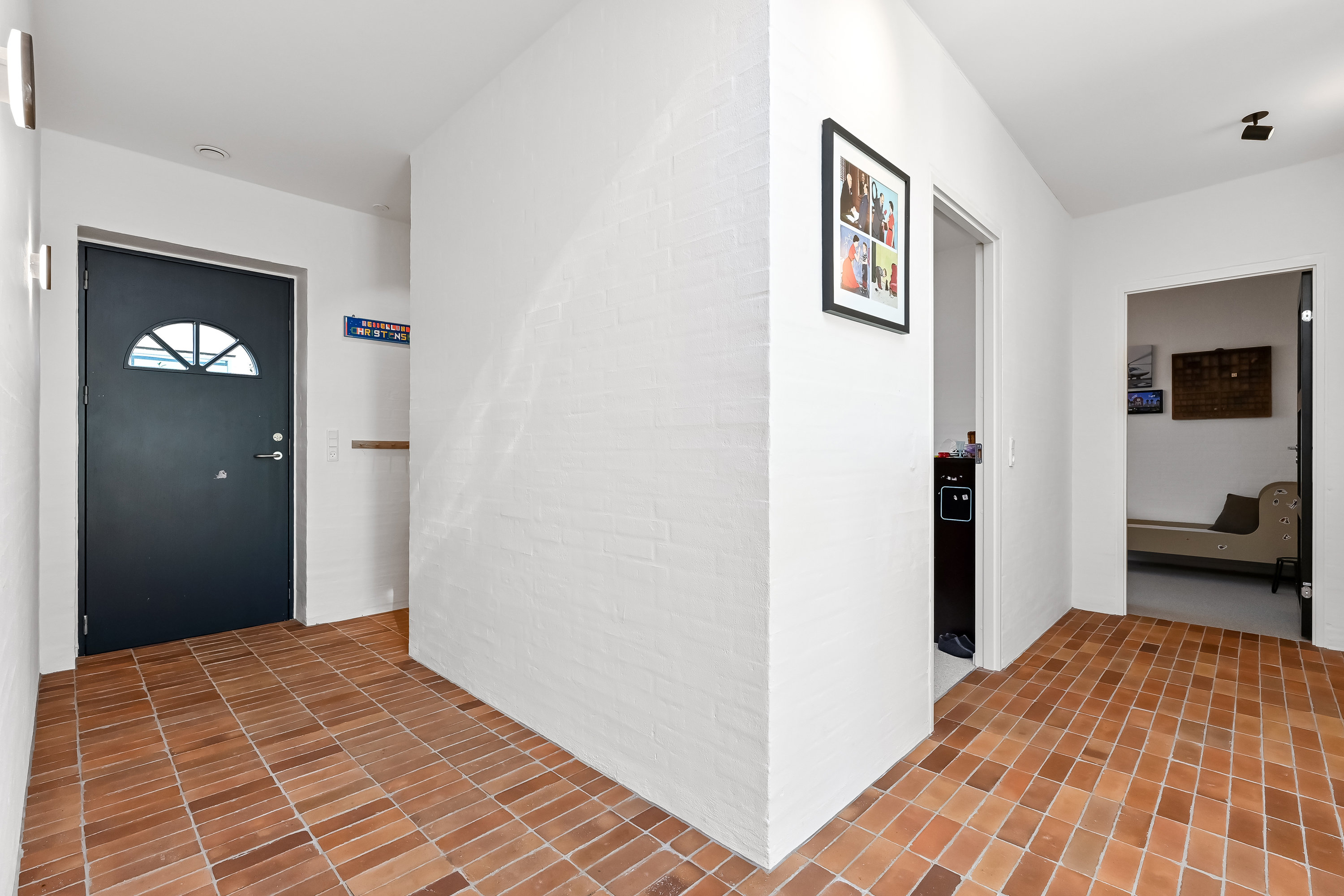 Fremhævet entré billede i fuldskærmstilstand. Billede af Rønnebakken 8, Tjørring, 7400 Herning