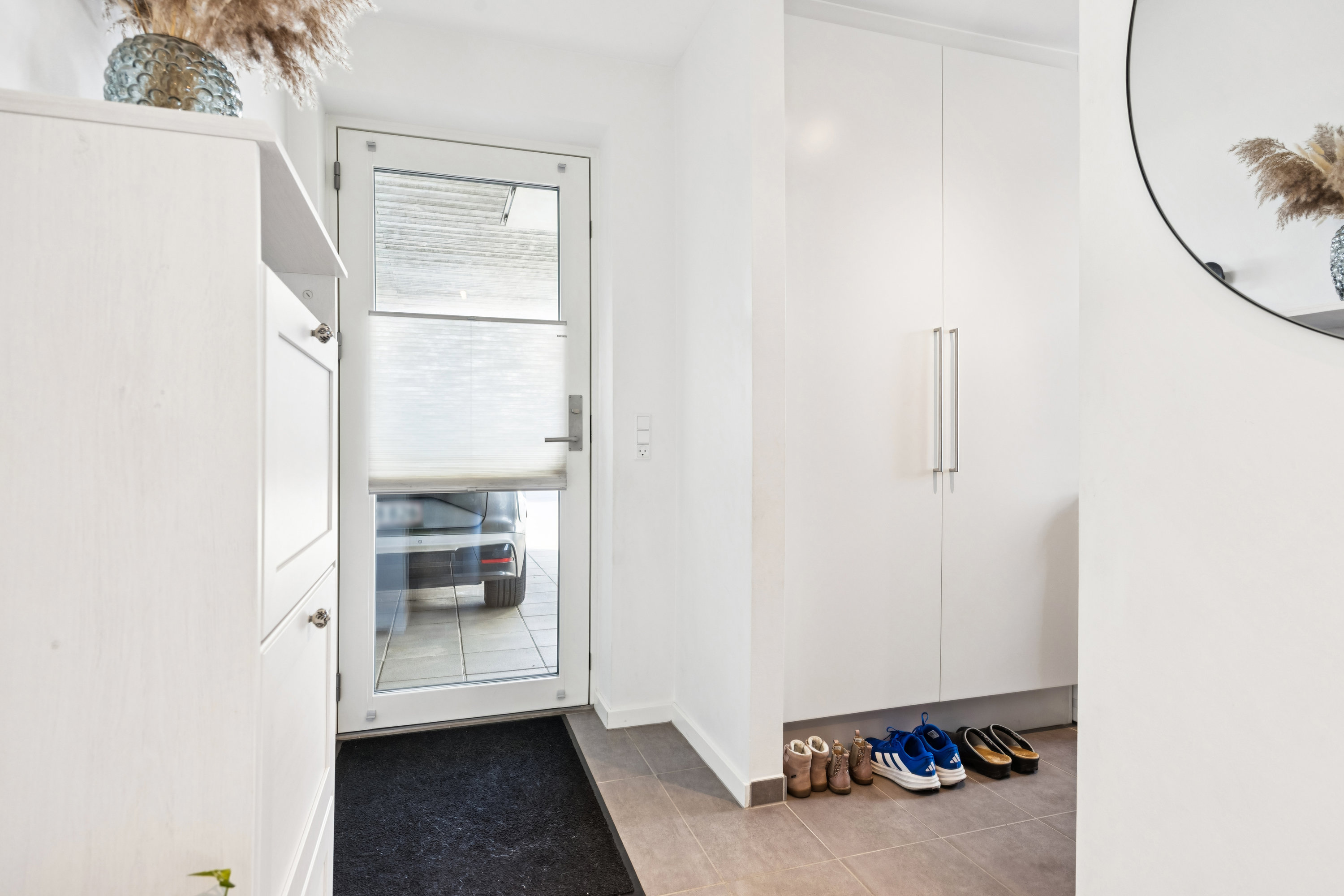 Fremhævet gang billede i fuldskærmstilstand. Billede af Tennisskoven 71, 9320 Hjallerup