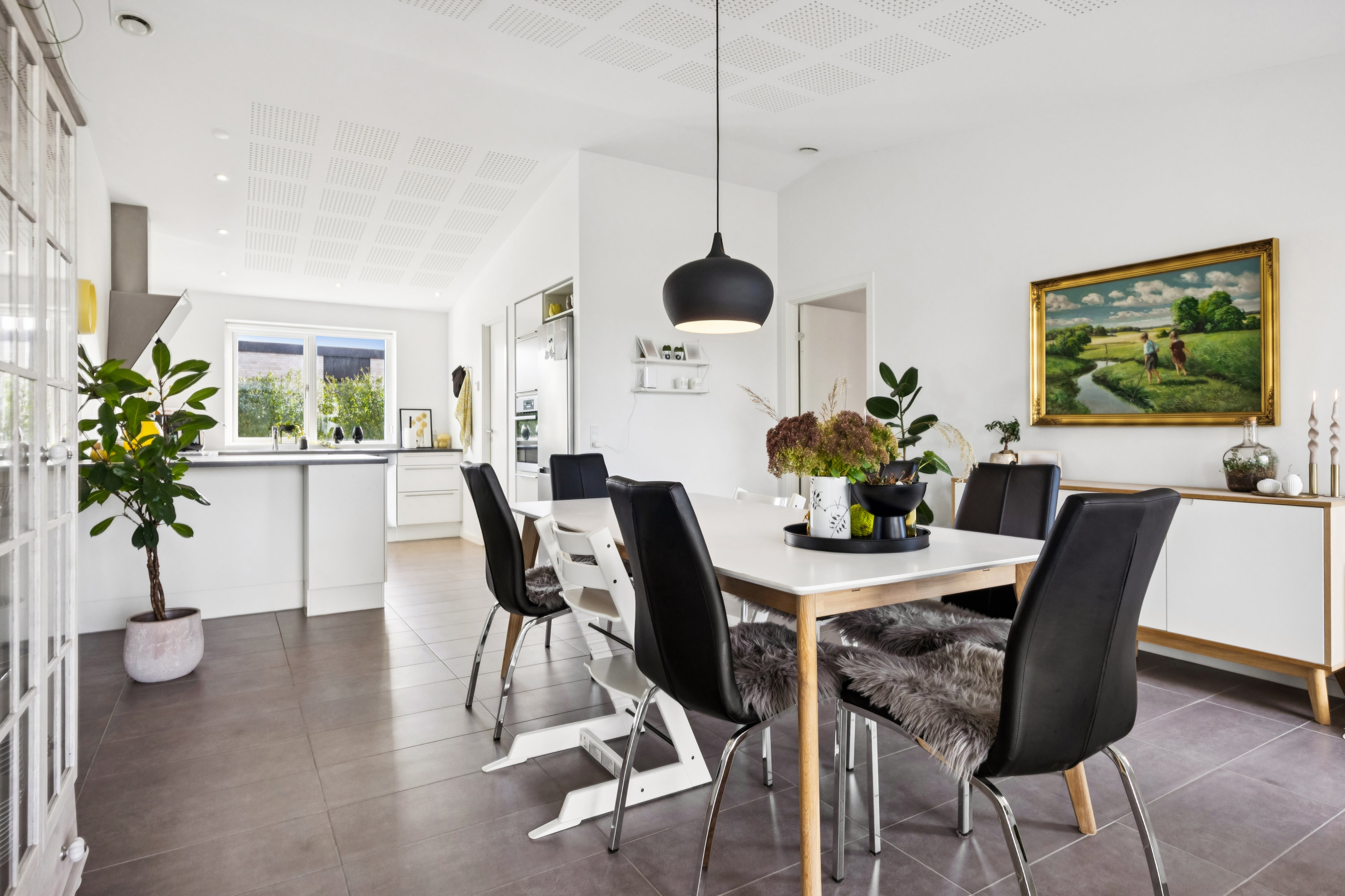 Fremhævet alrum billede i fuldskærmstilstand. Billede af Tennisskoven 71, 9320 Hjallerup