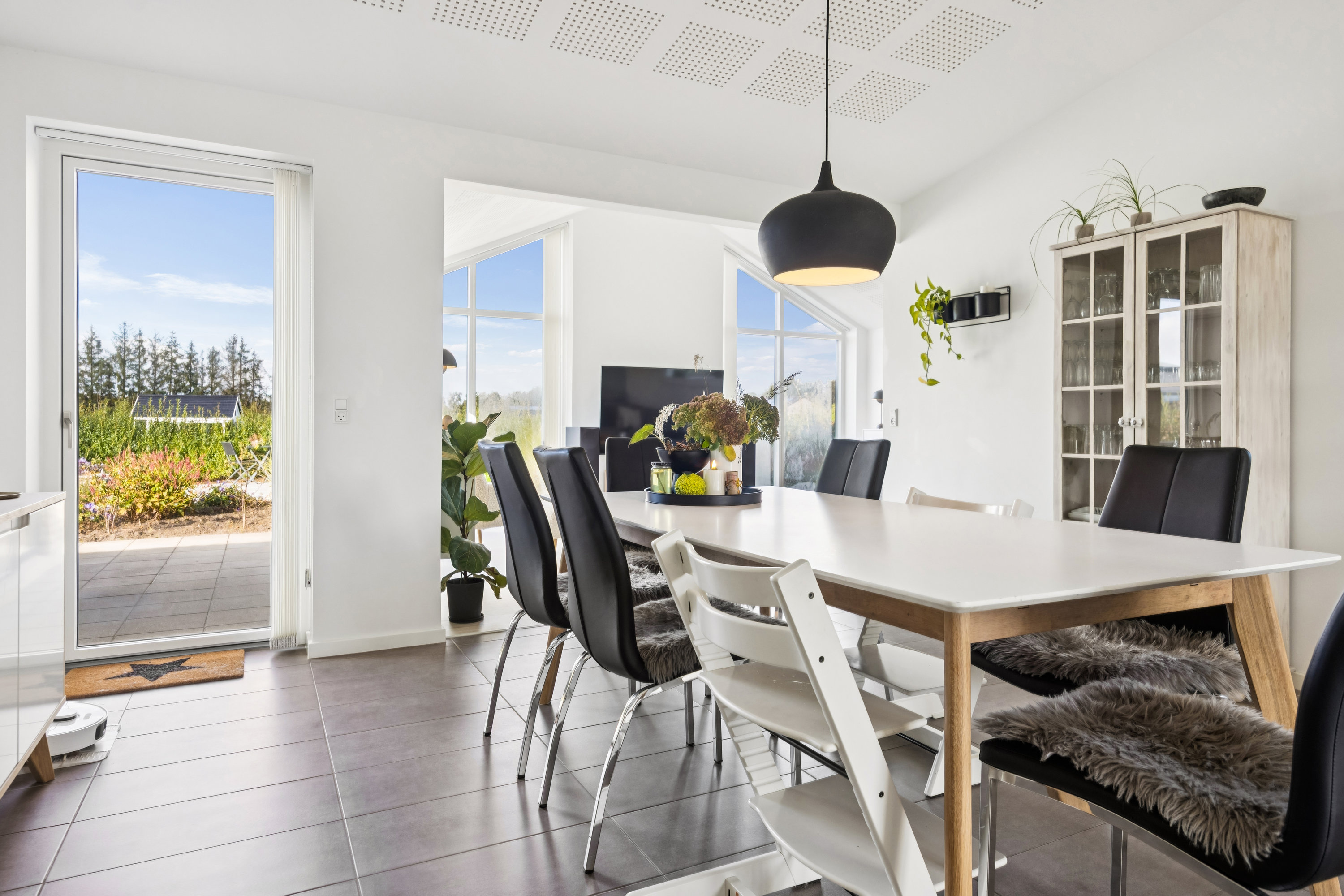 Fremhævet alrum billede i fuldskærmstilstand. Billede af Tennisskoven 71, 9320 Hjallerup