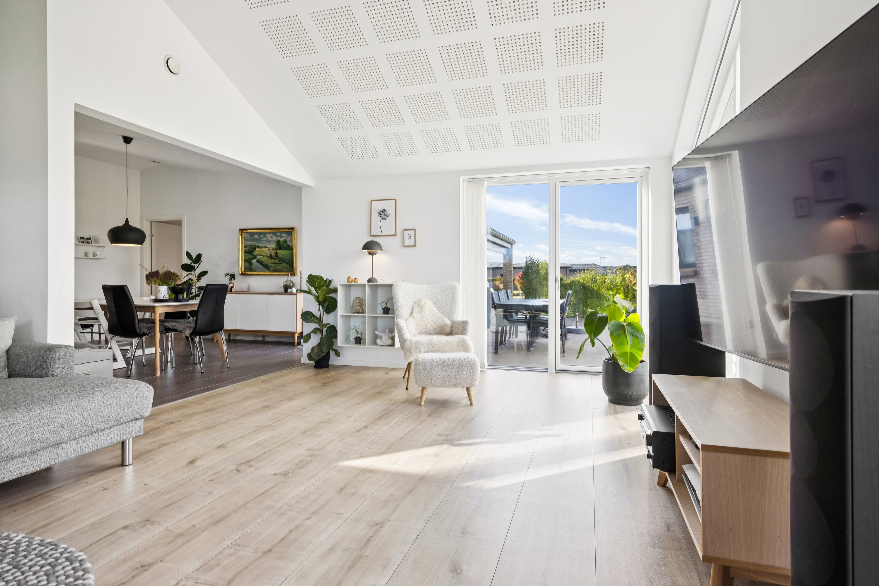 Fremhævet stue billede i fuldskærmstilstand. Billede af Tennisskoven 71, 9320 Hjallerup