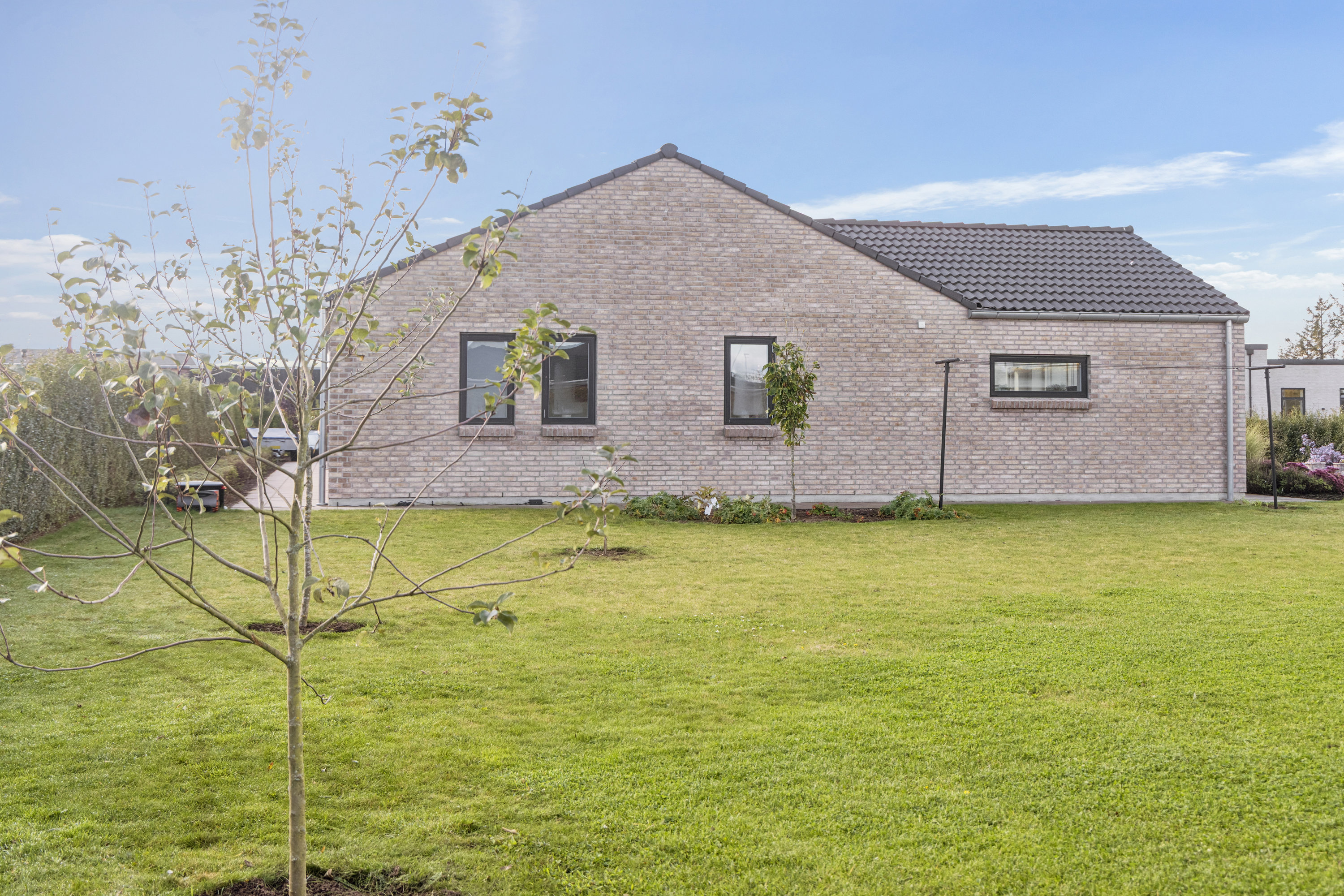 Fremhævet andet billede i fuldskærmstilstand. Billede af Tennisskoven 71, 9320 Hjallerup