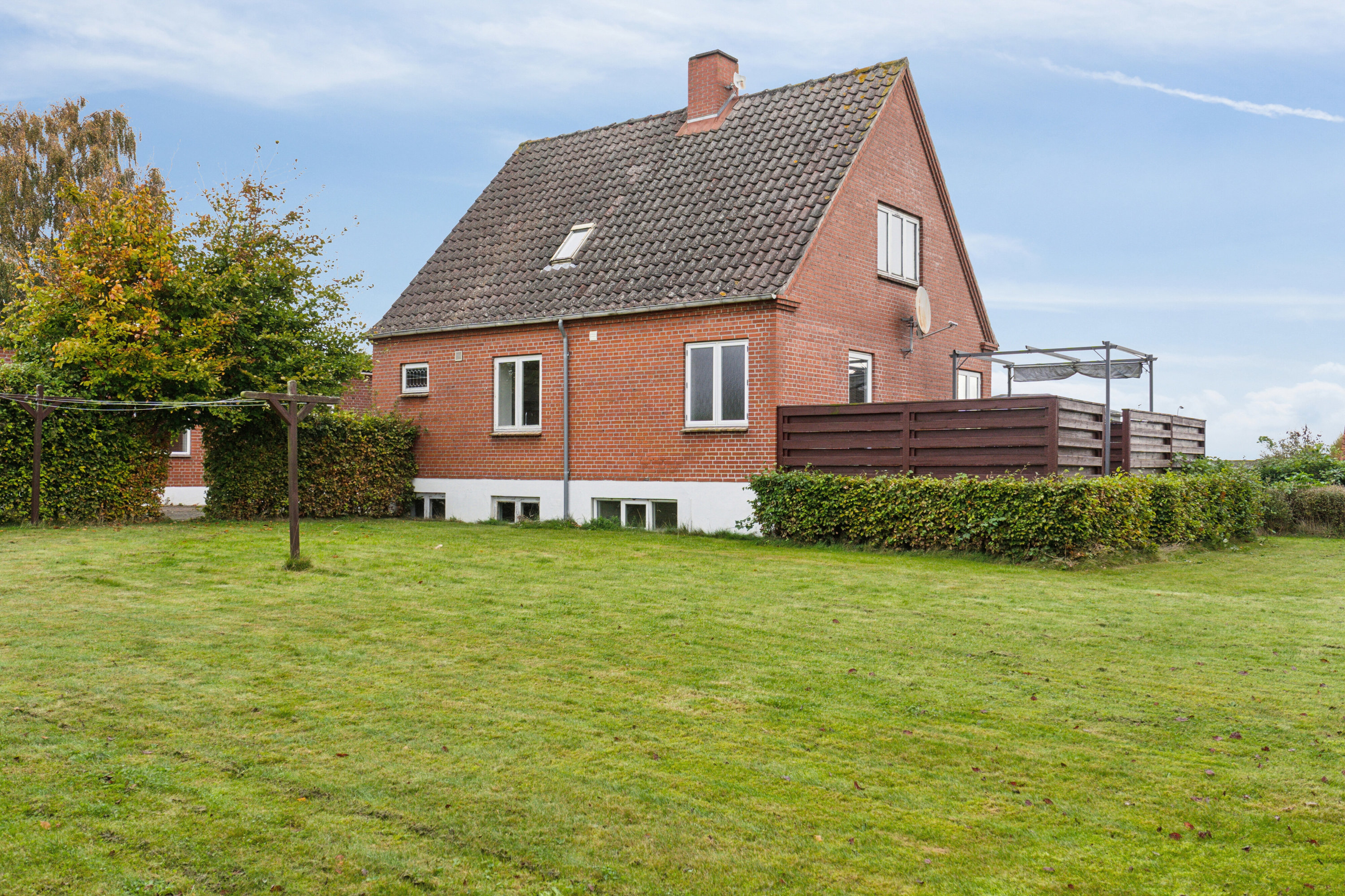 Miniaturebillede 1: set fra haven. Billede af Hovedgaden 41, 5932 Humble