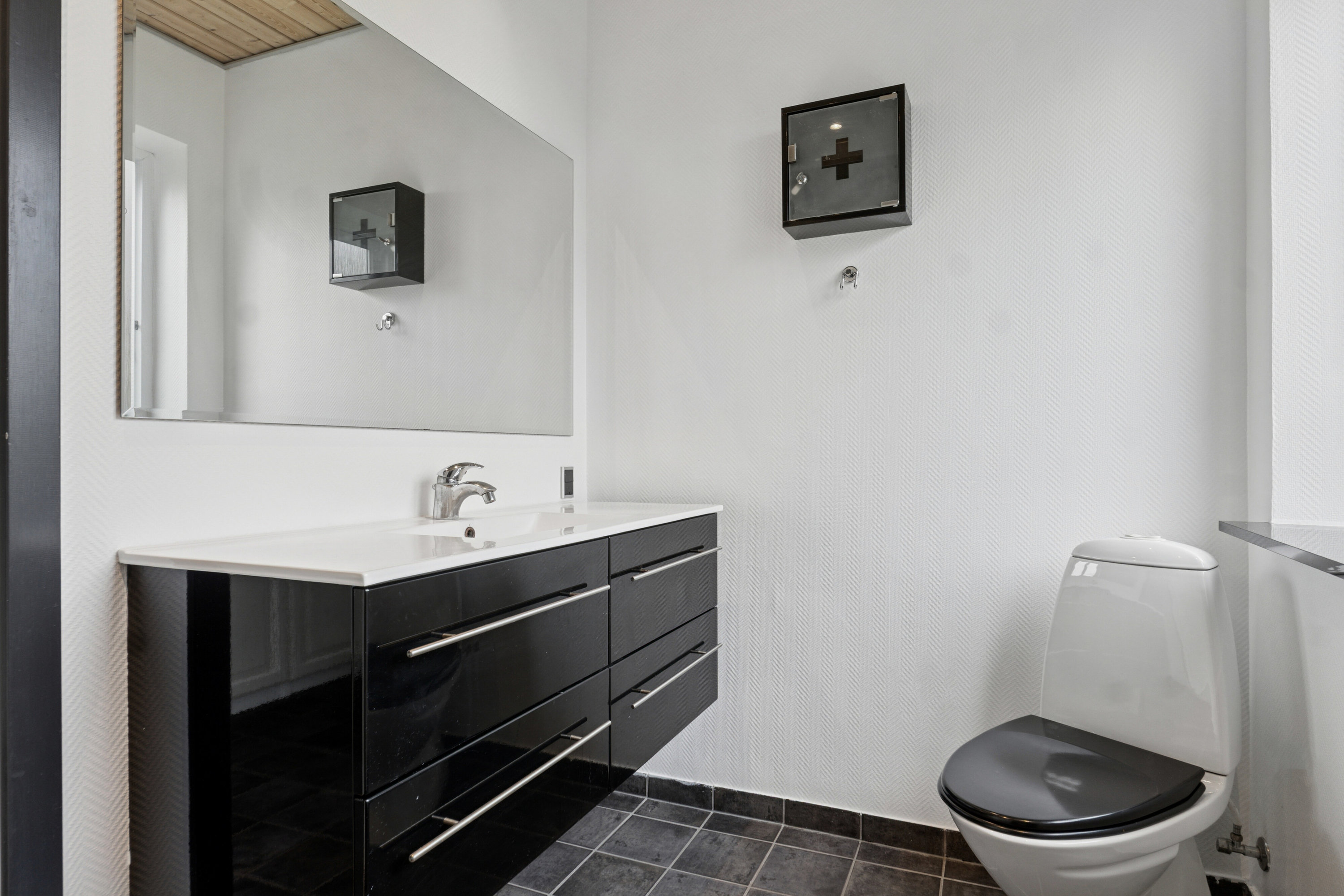 Fremhævet badeværelse billede i fuldskærmstilstand. Billede af Hovedgaden 41, 5932 Humble