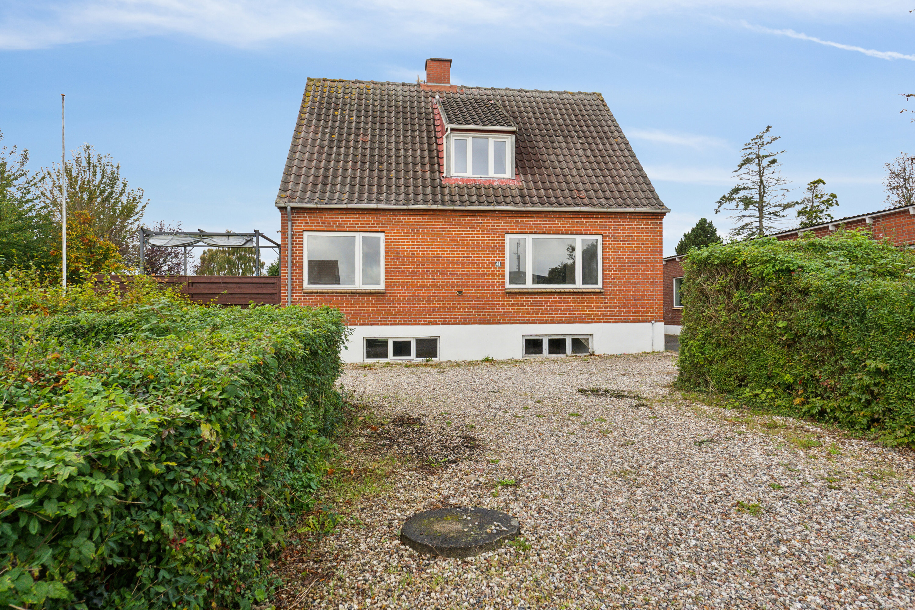 Fremhævet set fra vejen billede i fuldskærmstilstand. Billede af Hovedgaden 41, 5932 Humble