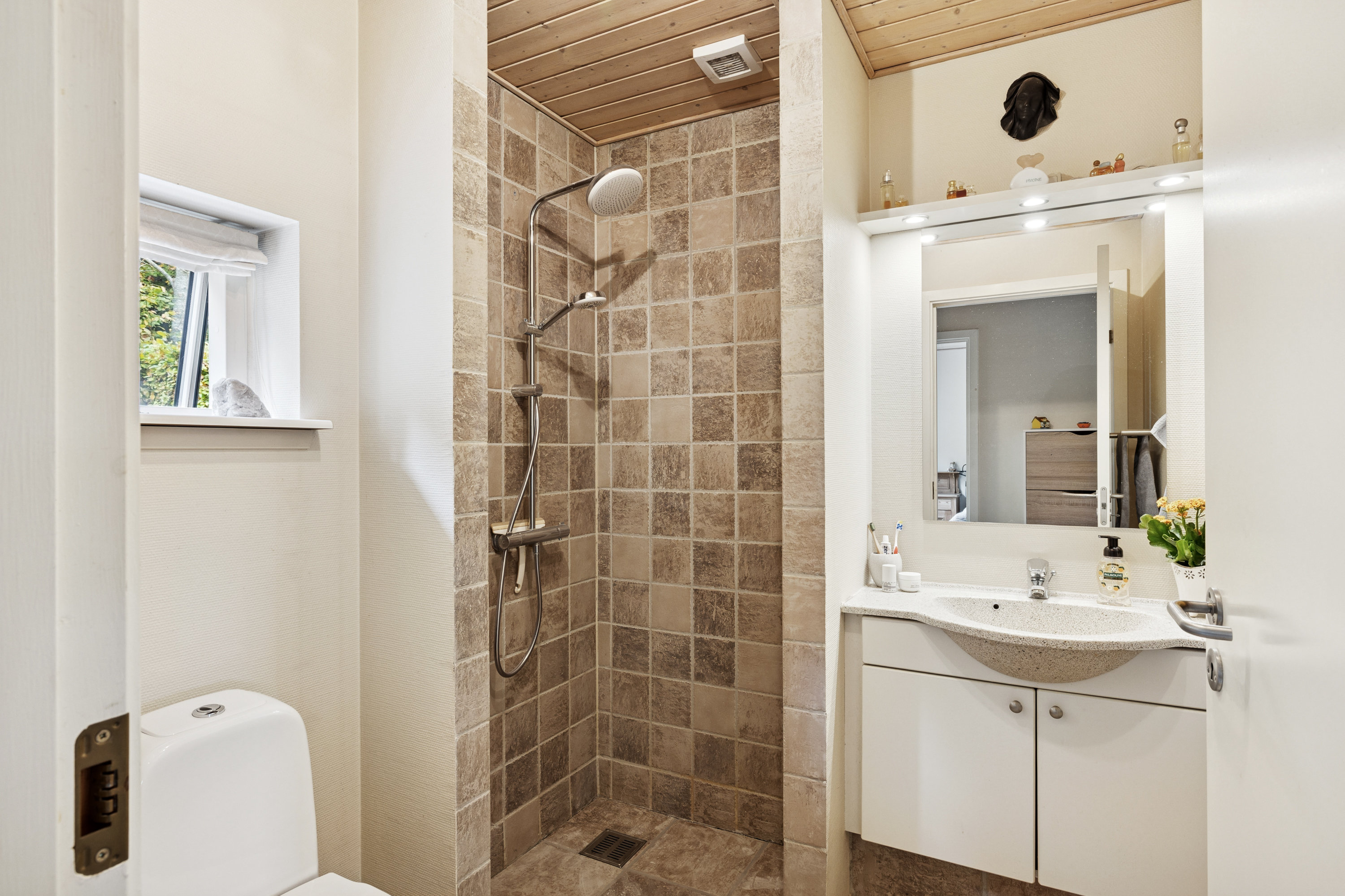 Fremhævet badeværelse billede i fuldskærmstilstand. Billede af Skovbakkevej 88A, 8800 Viborg