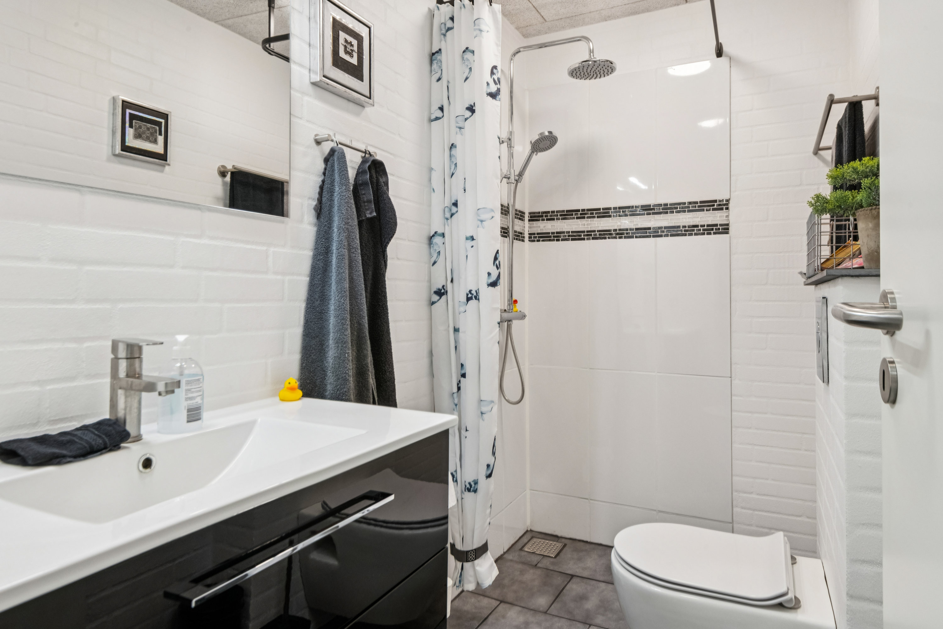 Fremhævet badeværelse billede i fuldskærmstilstand. Billede af Beltoften 16, 9260 Gistrup