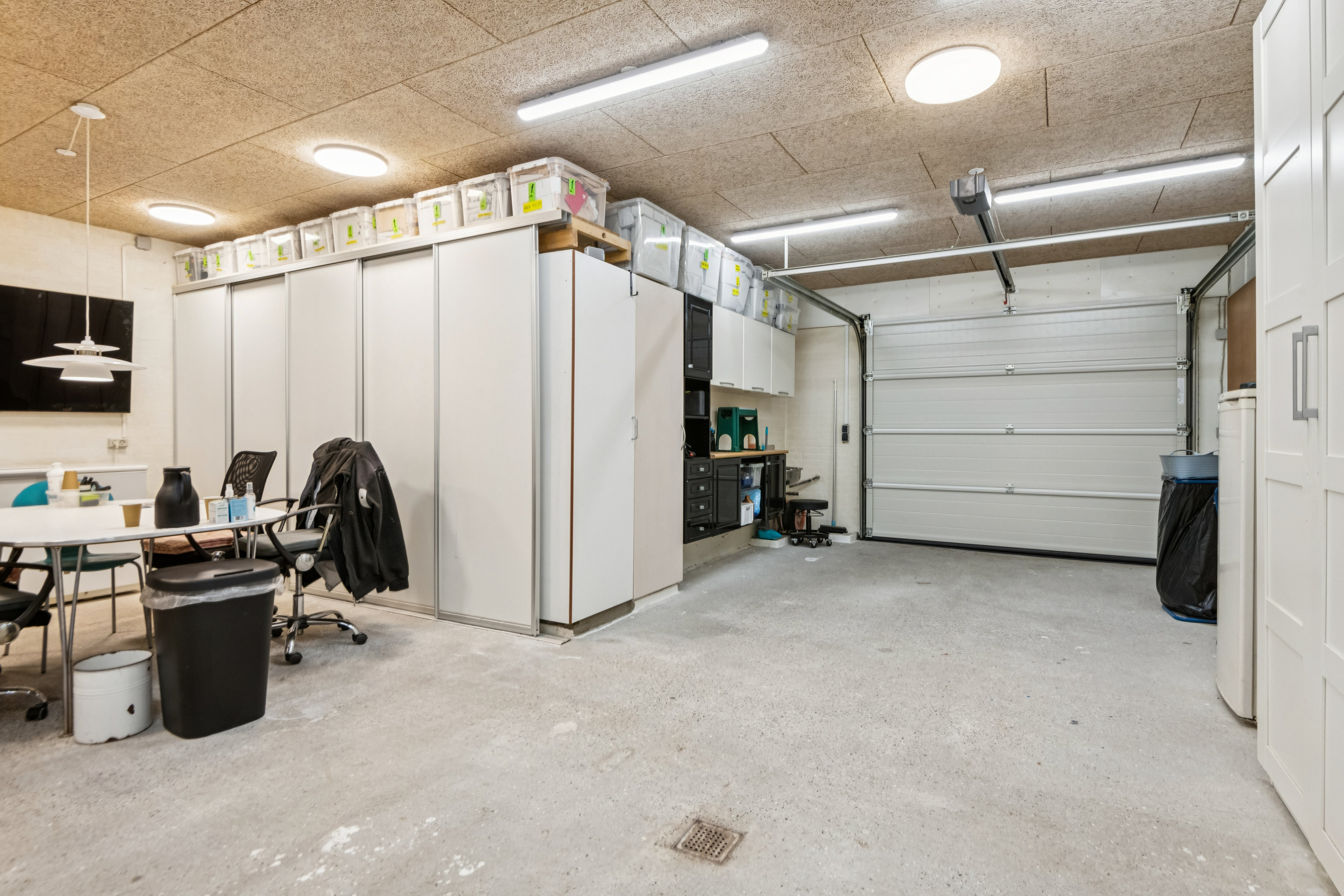 Fremhævet garage billede i fuldskærmstilstand. Billede af Beltoften 16, 9260 Gistrup