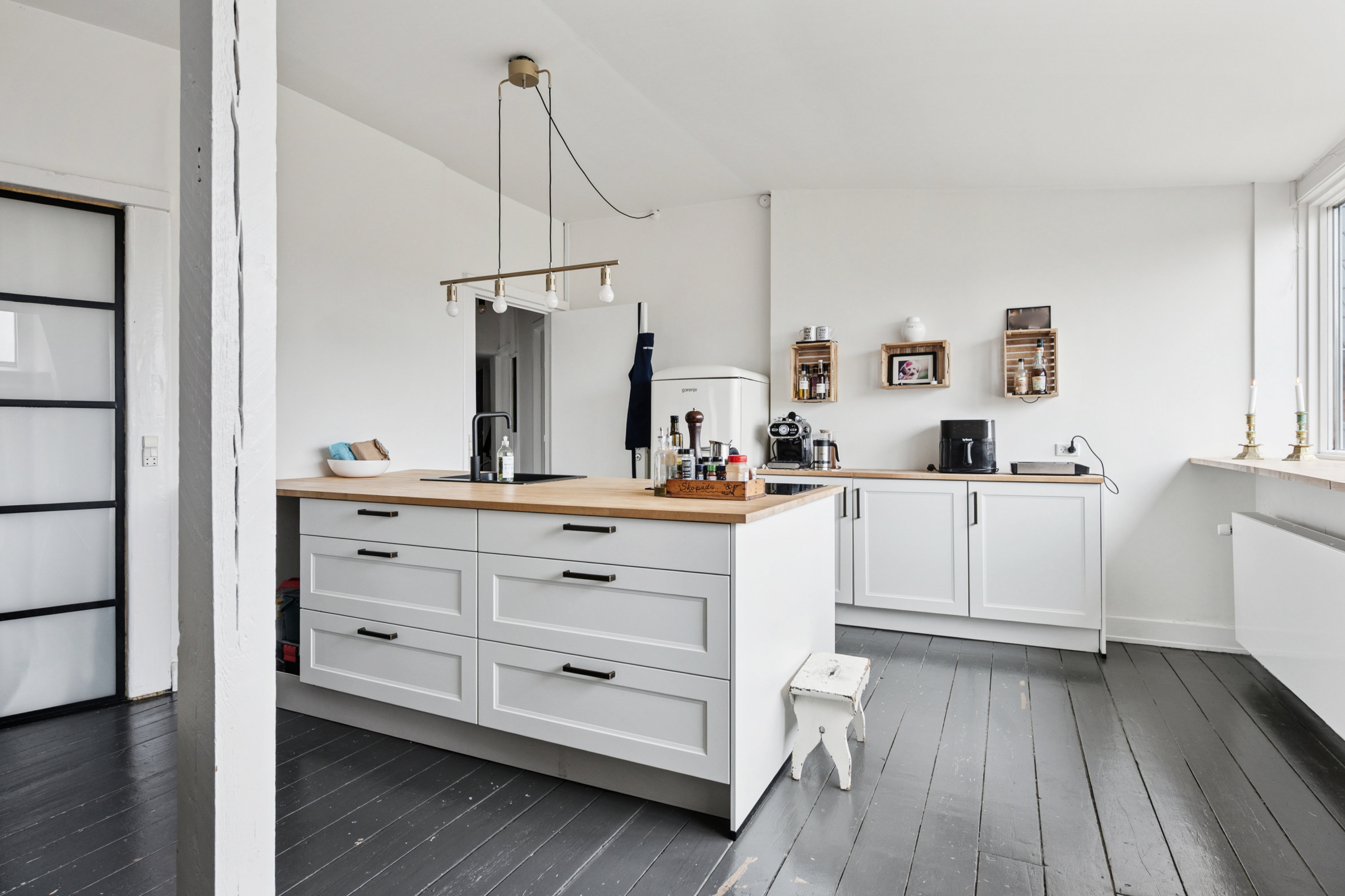 Fremhævet køkken billede i fuldskærmstilstand. Billede af Sønder Boulevard 43, 5. tv., 1720 København V