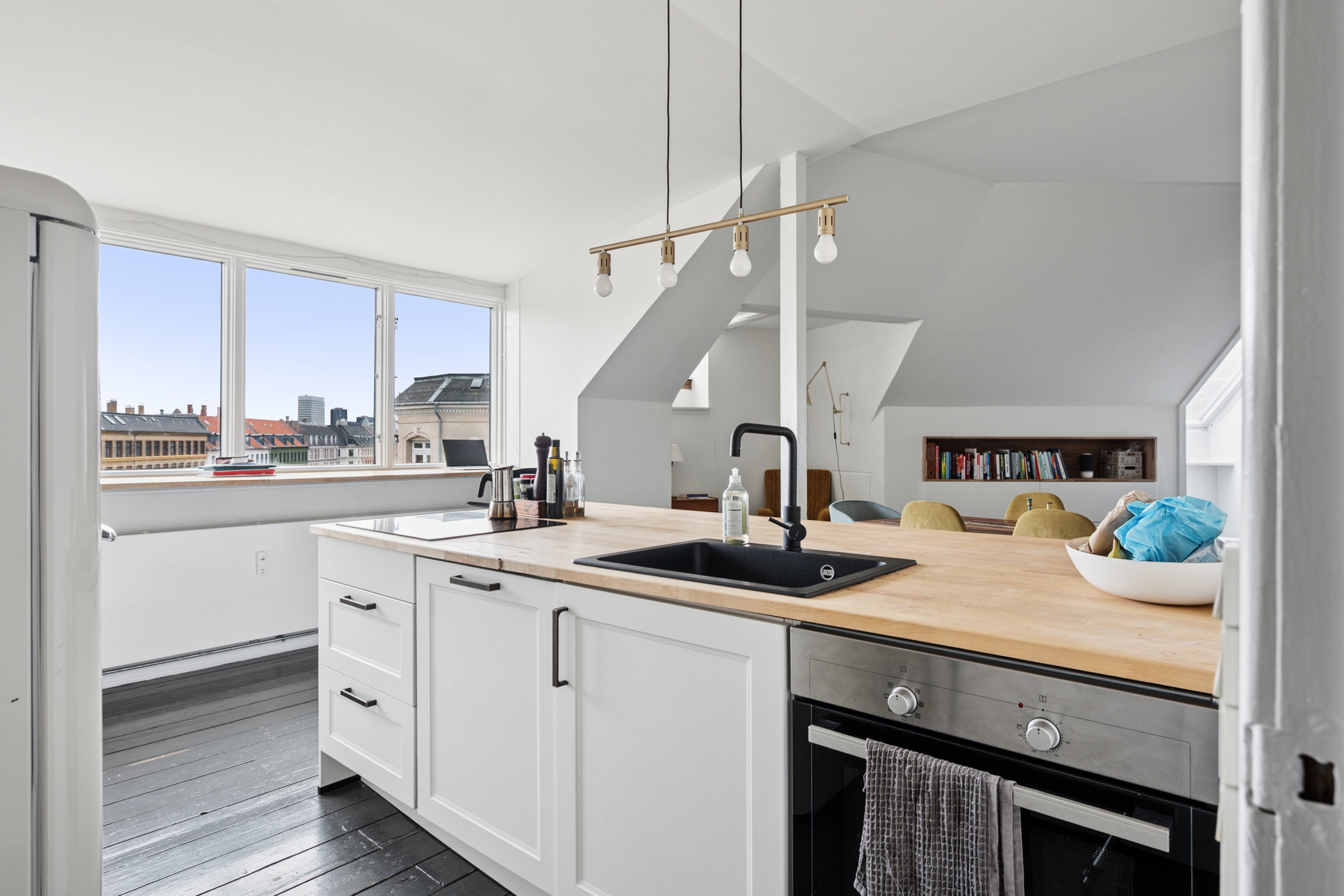 Fremhævet køkken billede i fuldskærmstilstand. Billede af Sønder Boulevard 43, 5. tv., 1720 København V