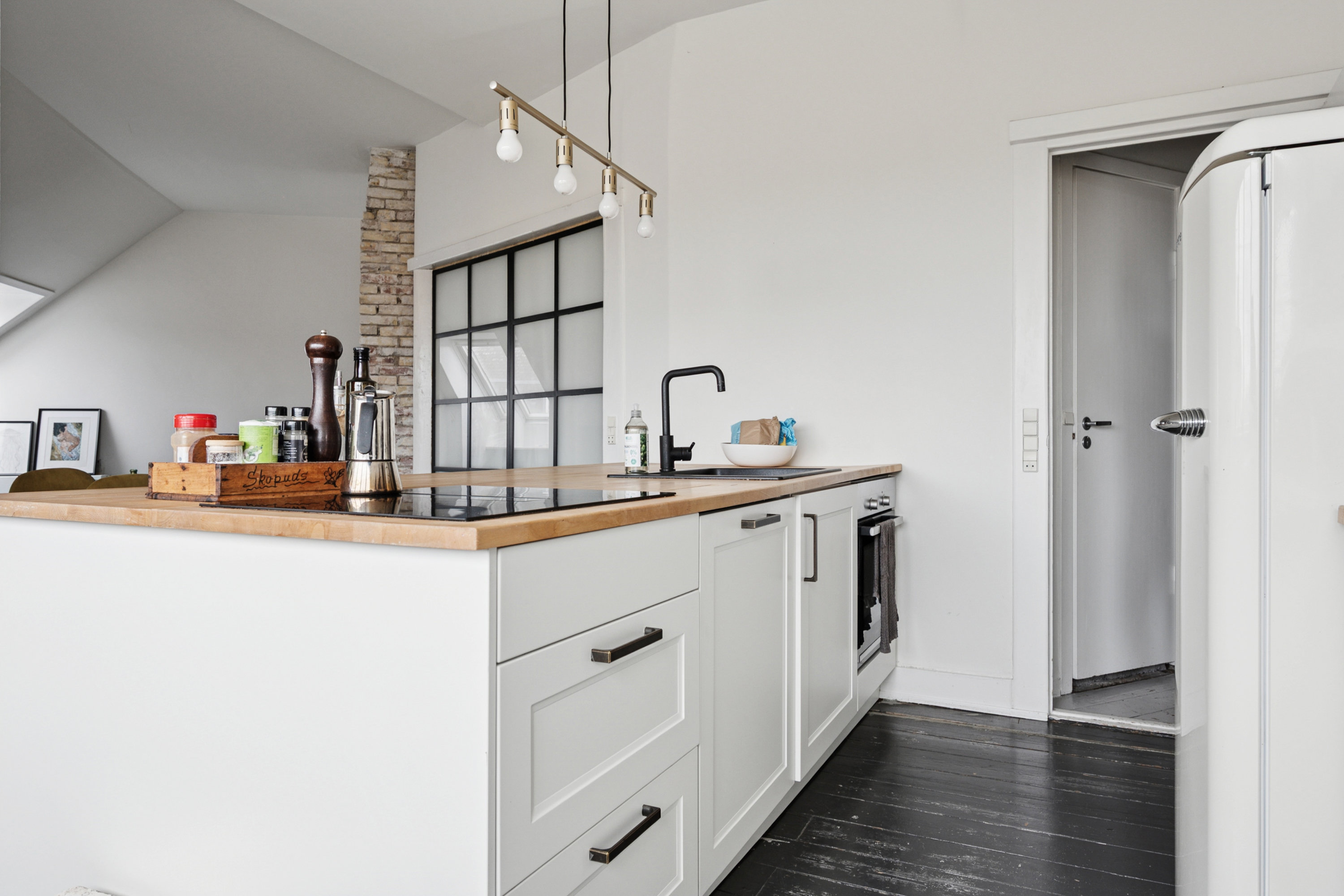 Fremhævet køkken billede i fuldskærmstilstand. Billede af Sønder Boulevard 43, 5. tv., 1720 København V