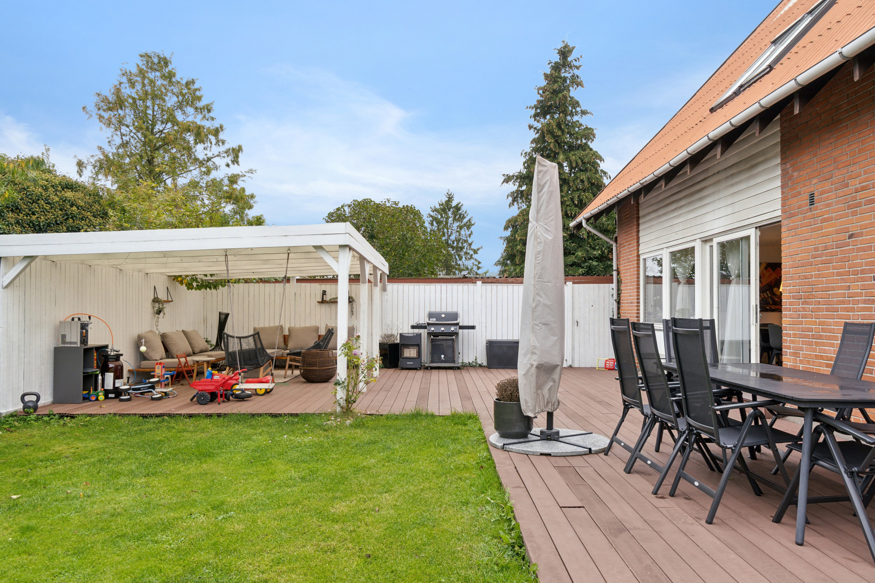 Fremhævet terrasse billede i fuldskærmstilstand. Billede af Rudbølvej 7, 2650 Hvidovre