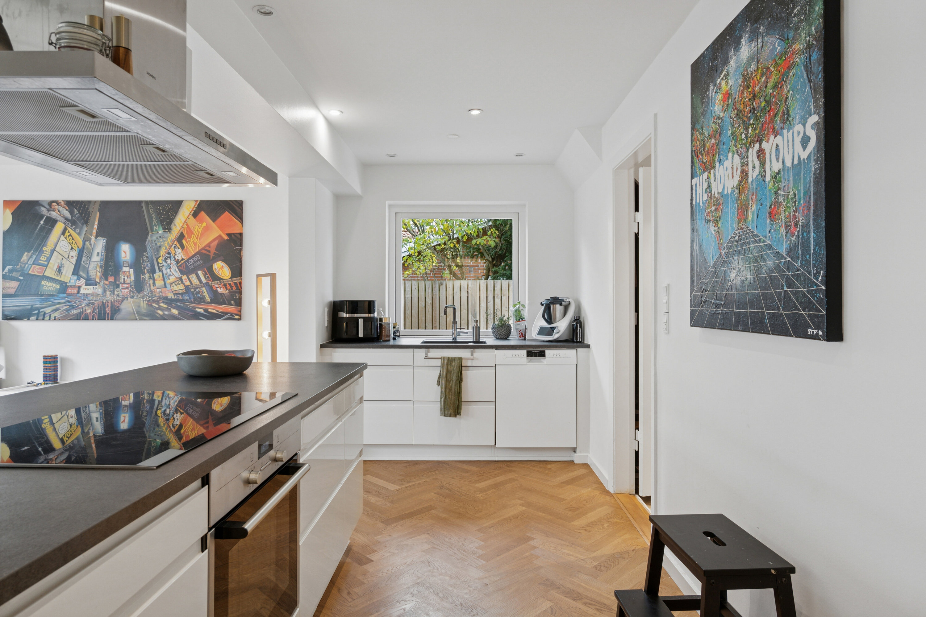 Fremhævet køkken billede i fuldskærmstilstand. Billede af Rudbølvej 7, 2650 Hvidovre